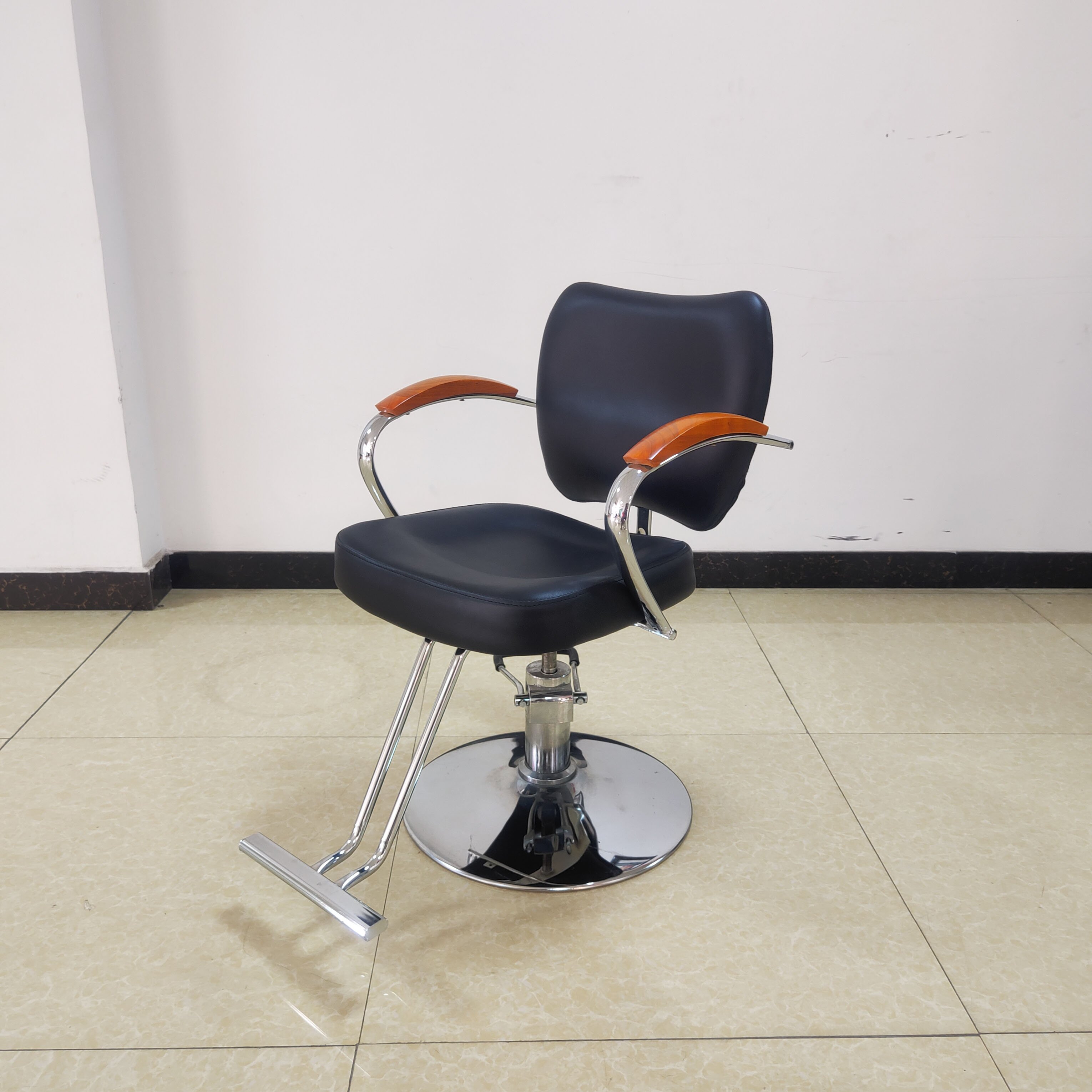 2024Latest Factory Hot Sale Furniture Barber Shop Luxury Salon Hair Equipment Barber Chair For Sale