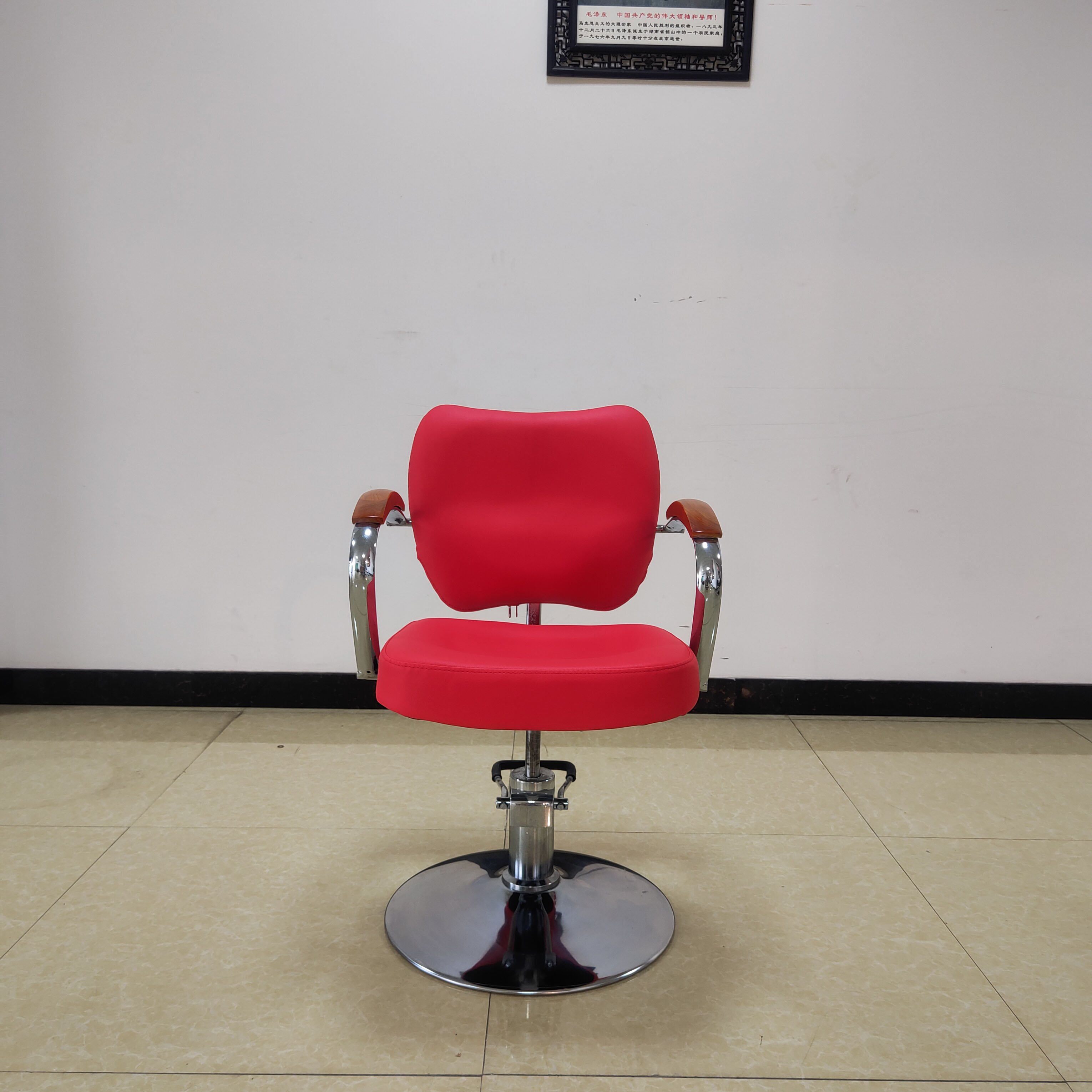 2024Latest Factory Hot Sale Furniture Barber Shop Luxury Salon Hair Equipment Barber Chair For Sale