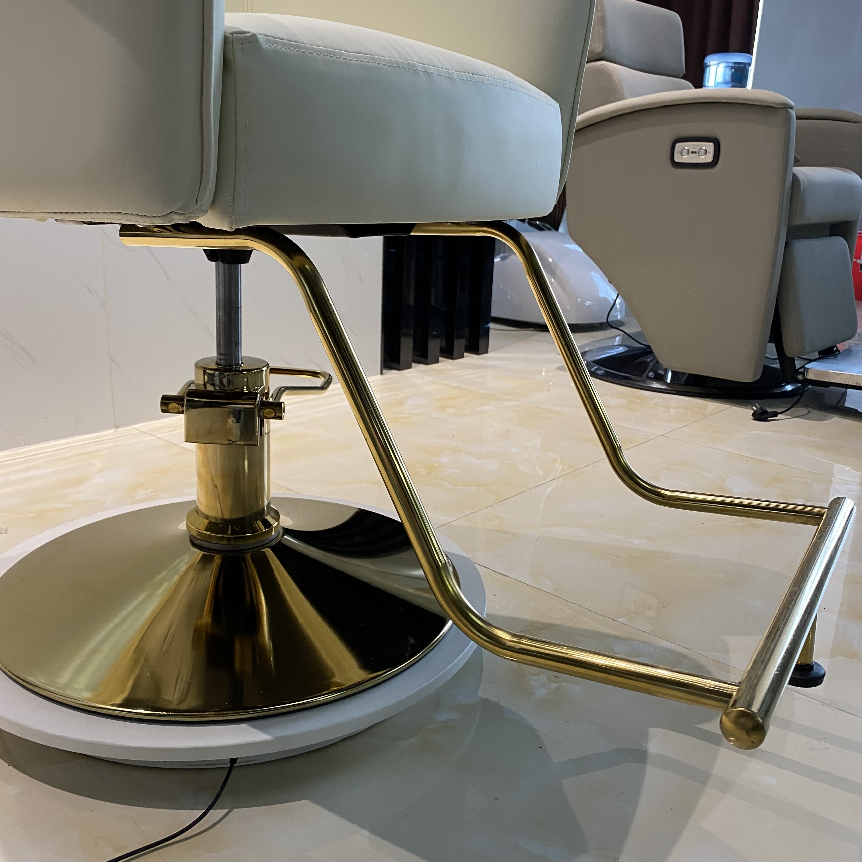 Customizable Color Luxury Cream White Leather Styling Salon Chair Barber Shop Salon Furniture Hairdressing Chair