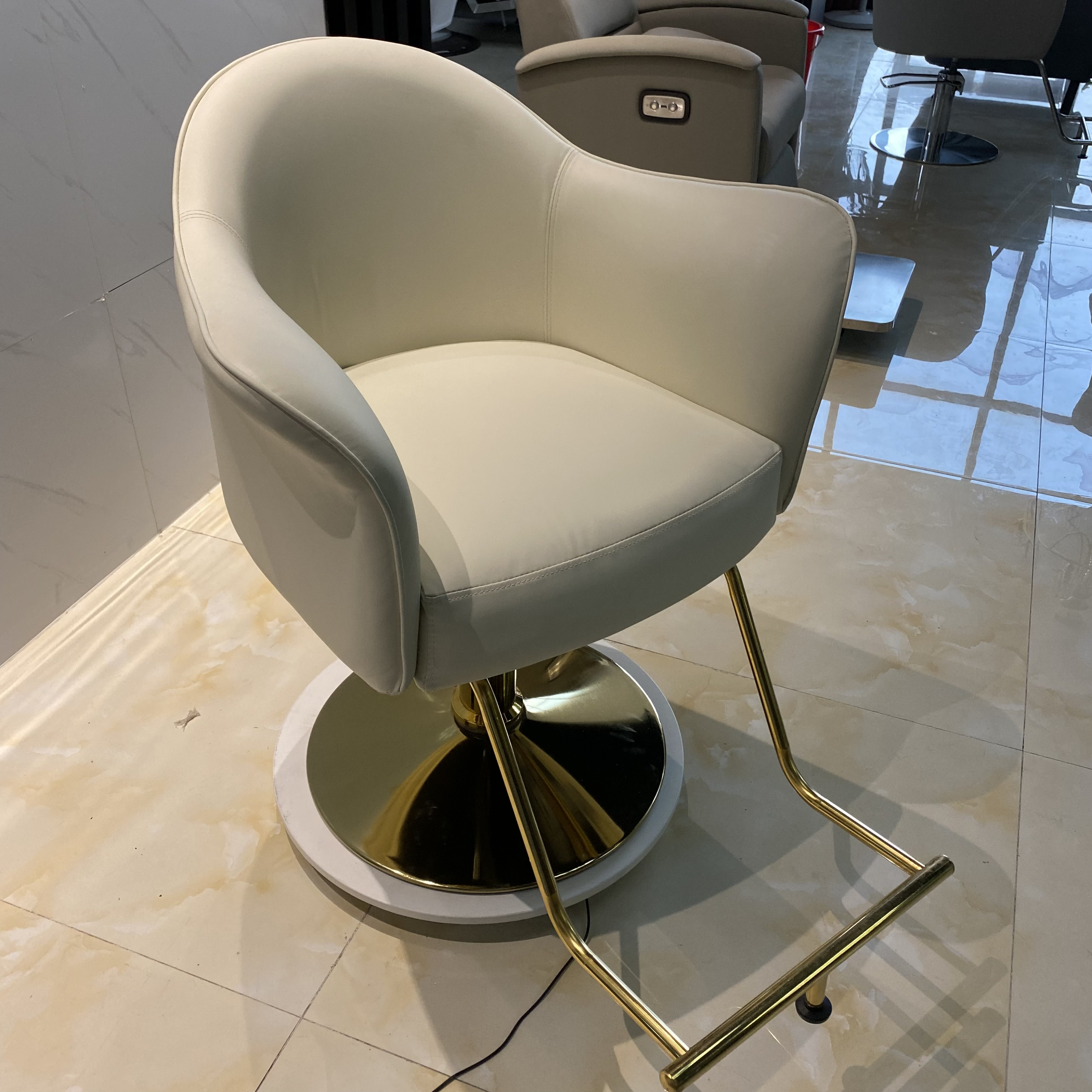 Customizable Color Luxury Cream White Leather Styling Salon Chair Barber Shop Salon Furniture Hairdressing Chair
