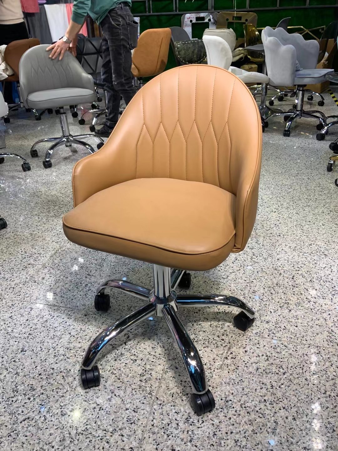 Jincheng Hydraulic Adjustable Rolling Pedicure Technician Chair PU Synthetic Leather for Beauty Salon and Barber Application
