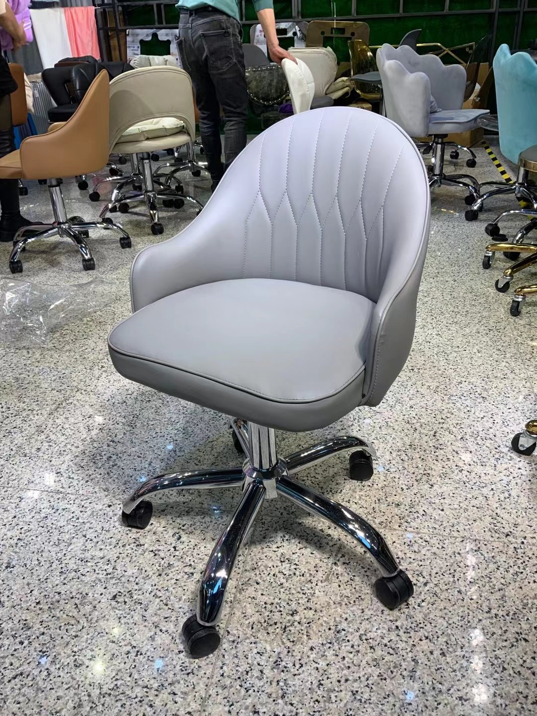 Jincheng Hydraulic Adjustable Rolling Pedicure Technician Chair PU Synthetic Leather for Beauty Salon and Barber Application