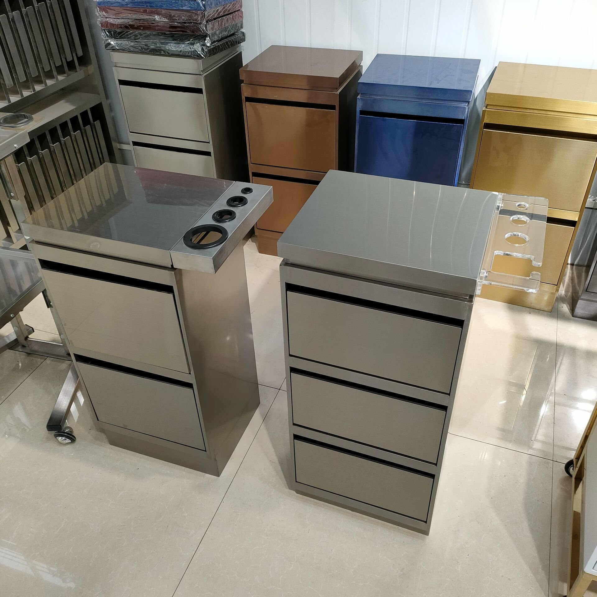 High-quality Barber Sop Furniture Styling Stainless Steel Salon Tool Beauty Hair Salon Side Trolley with wheels and Drawers