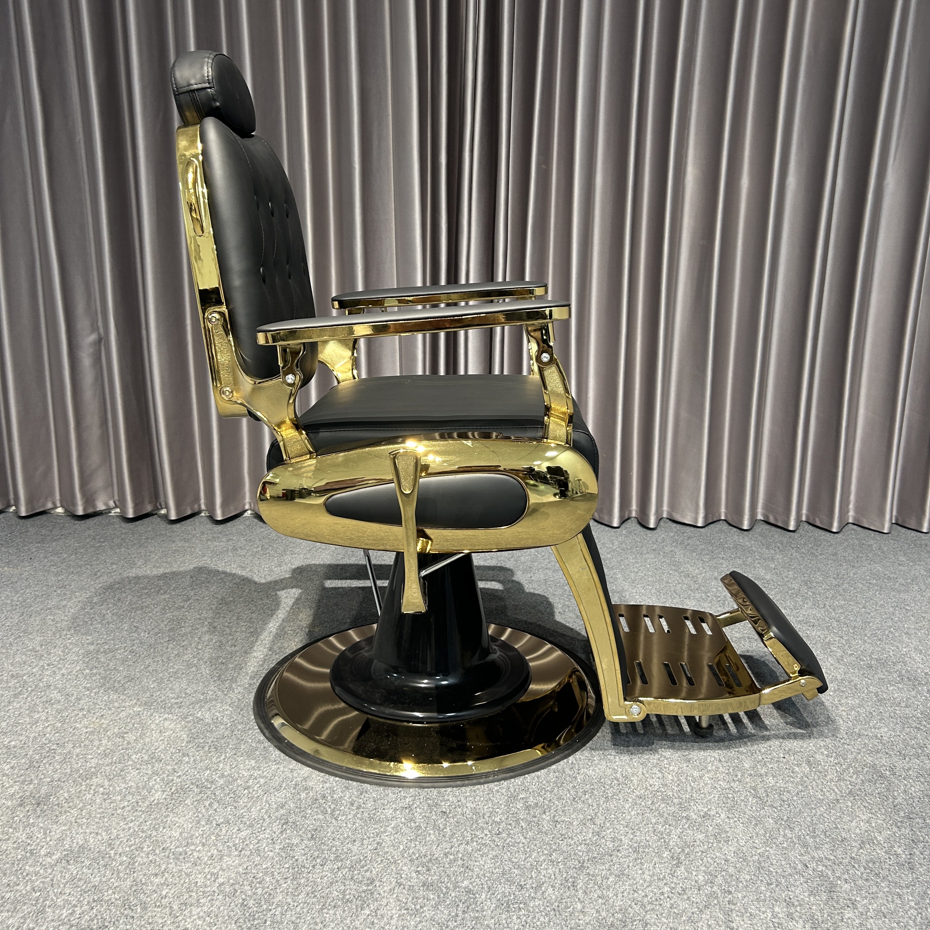Salon Equipment High Quality Luxury Gold Metal Black Barber Chair With Large Pump Color Logo Customized