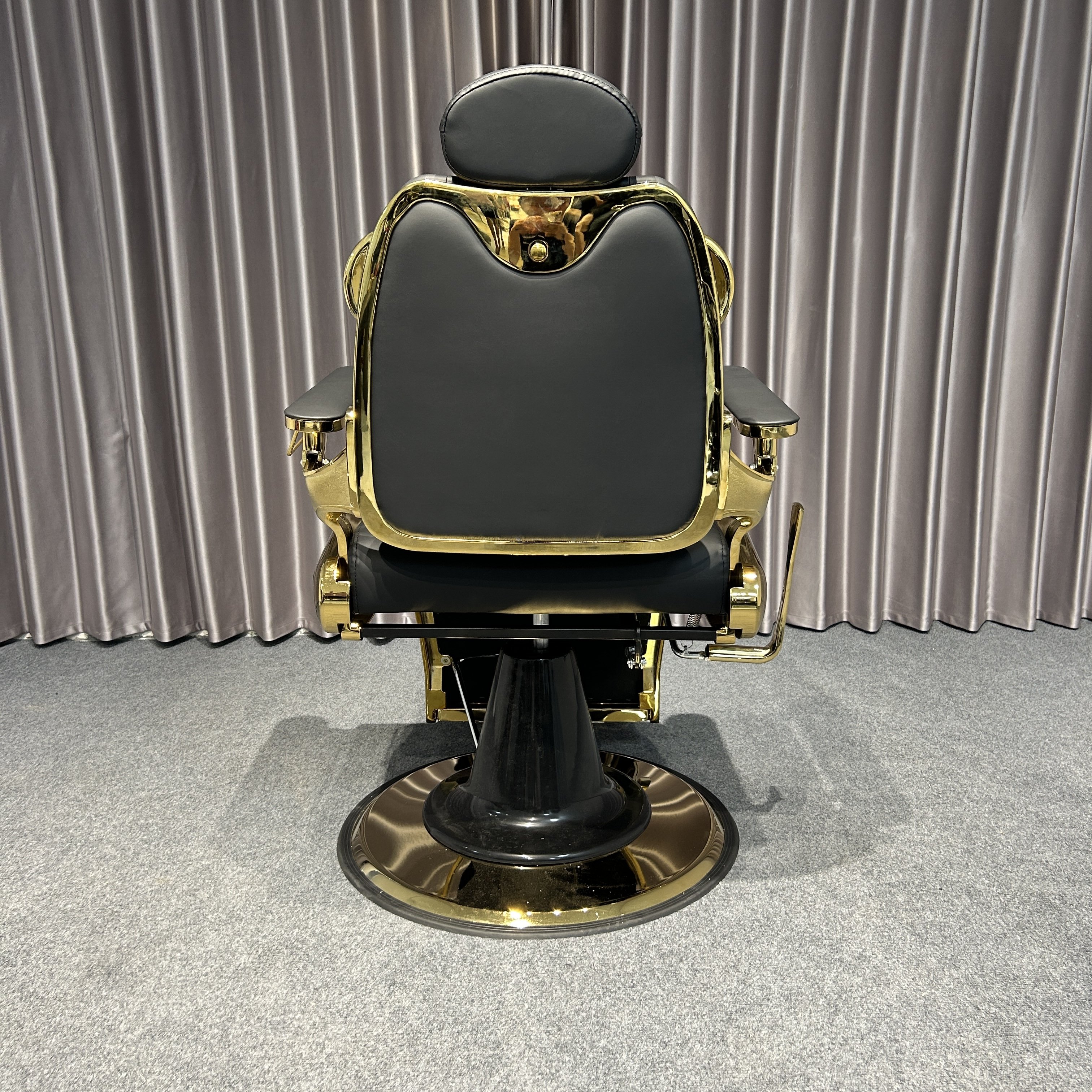 Salon Equipment High Quality Luxury Gold Metal Black Barber Chair With Large Pump Color Logo Customized