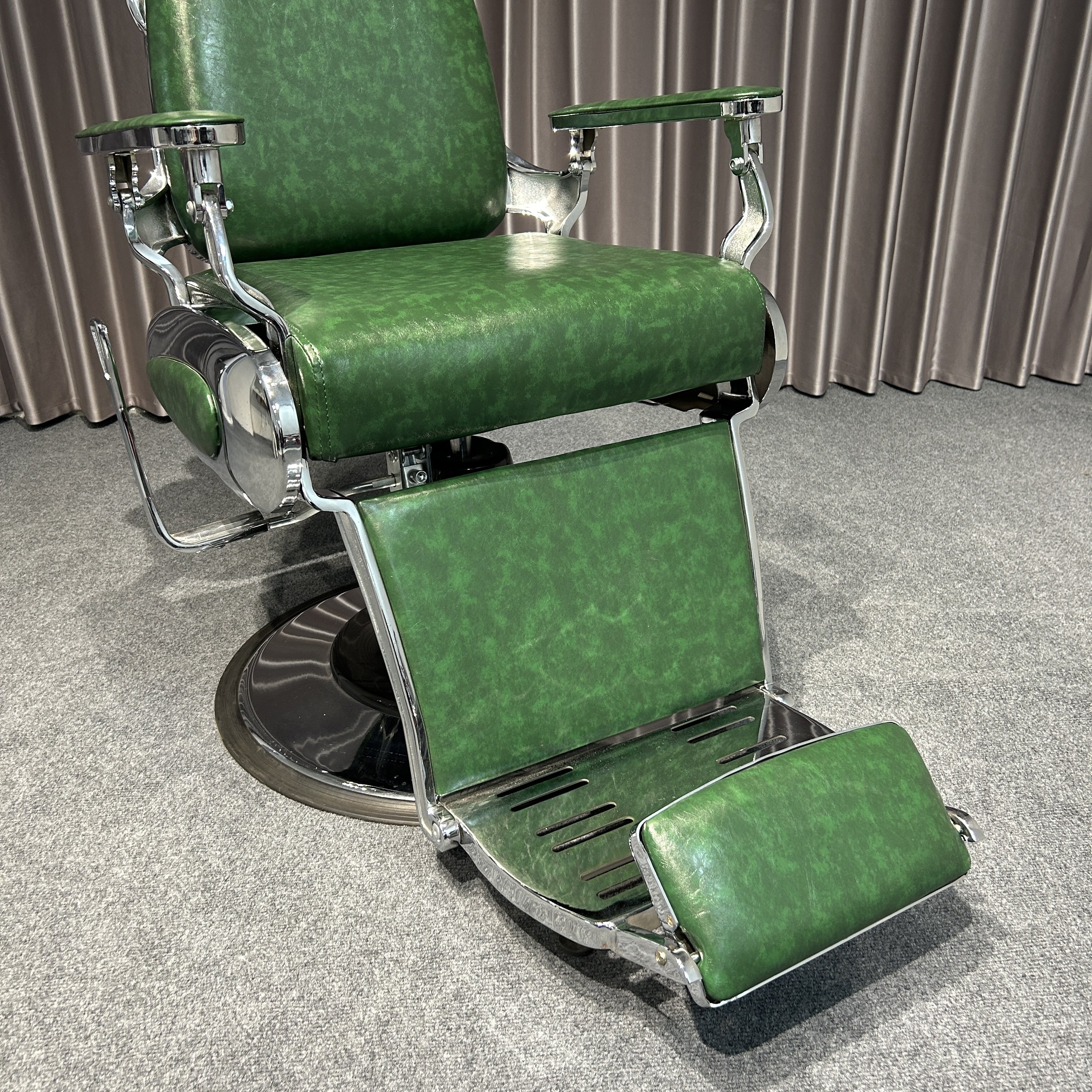 Modern Luxury Heavy-Duty Barber Chair Durable Portable Green Silver Reclining Salon Hair Styling Chair Barbershop Beauty Salon