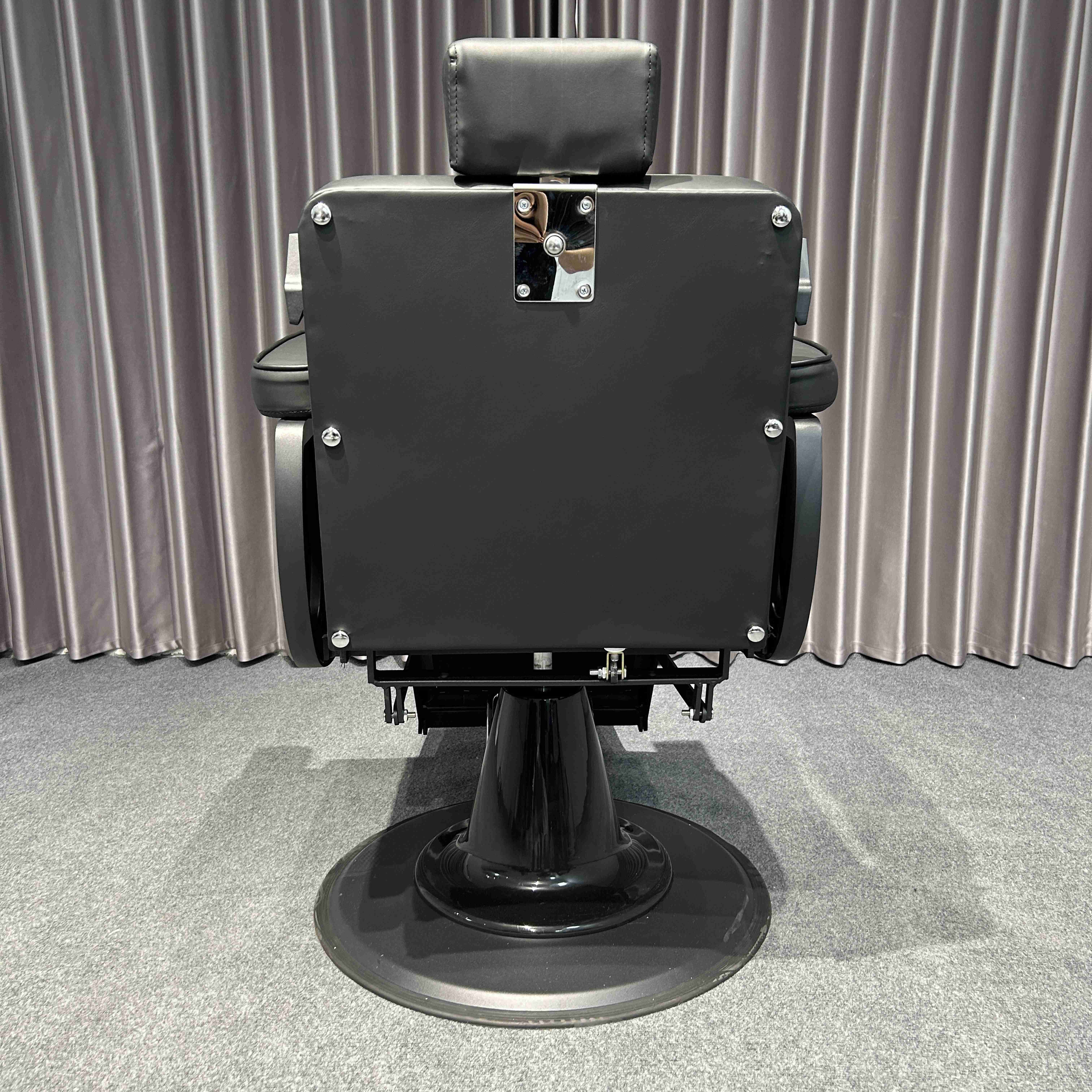 High Quality Vintage Classic Barber Chair Black Leather Stainless Steel Luxury Salon Furniture Beauty Salons Barber Shops
