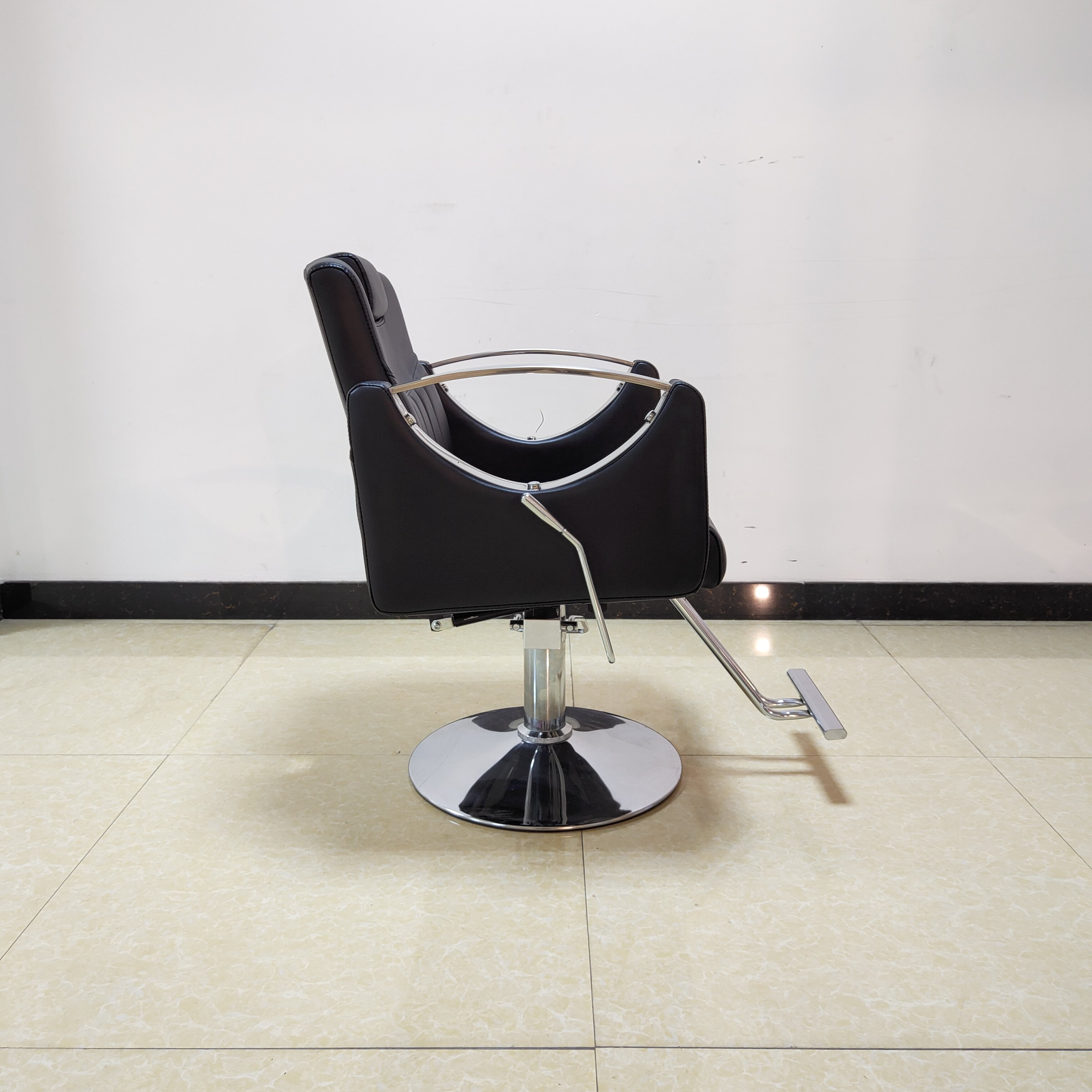 New Fashionable Metal Salon Chair Hair Salon Furniture Barber Chair Dedicated Foldable And Adjustable Hair Salon Chair