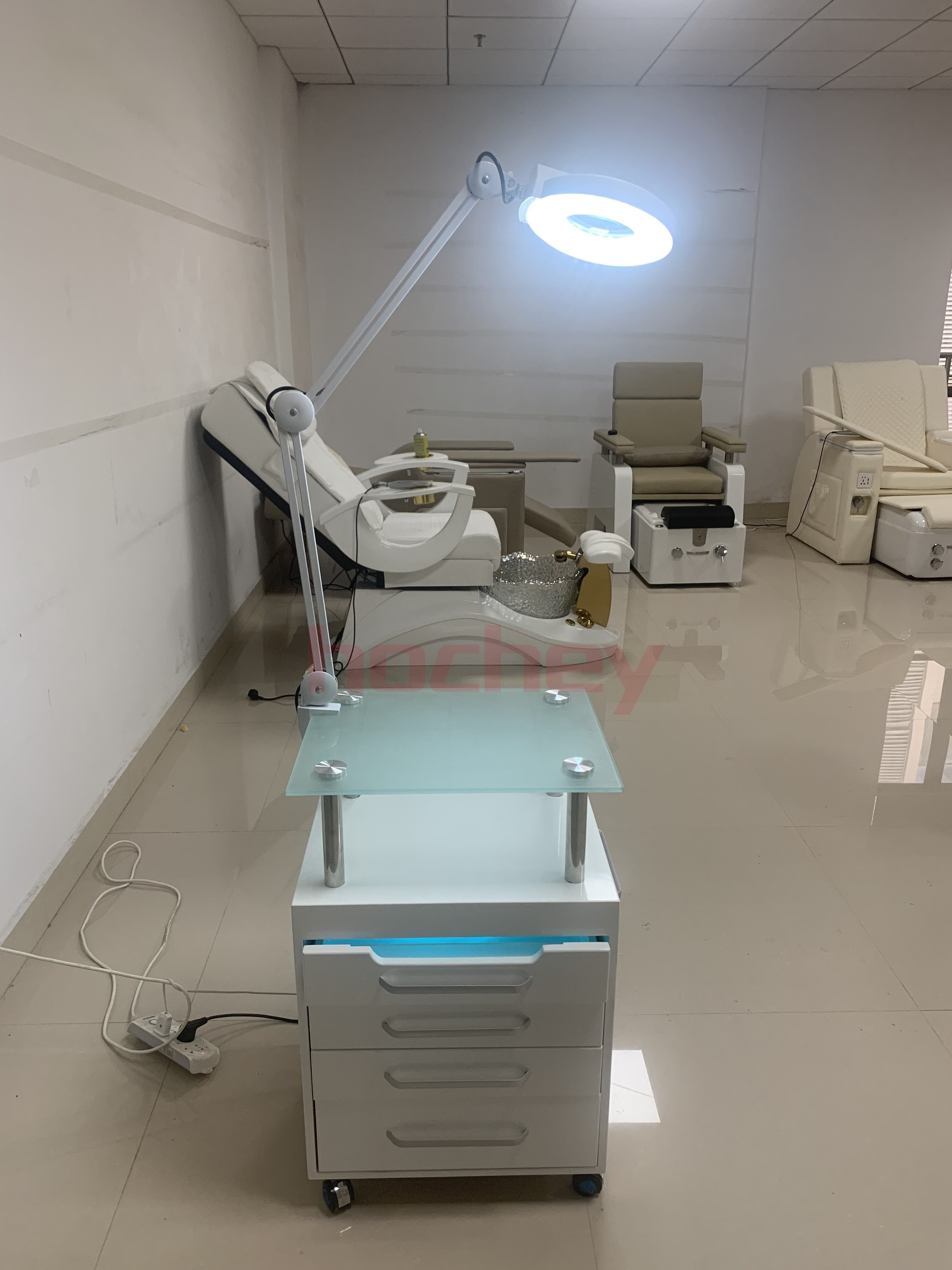 Hochey Wholesale Salon Shop Equipment Carts Manicure Chair Beauty Salon Trolley Cart With Folding Lamp