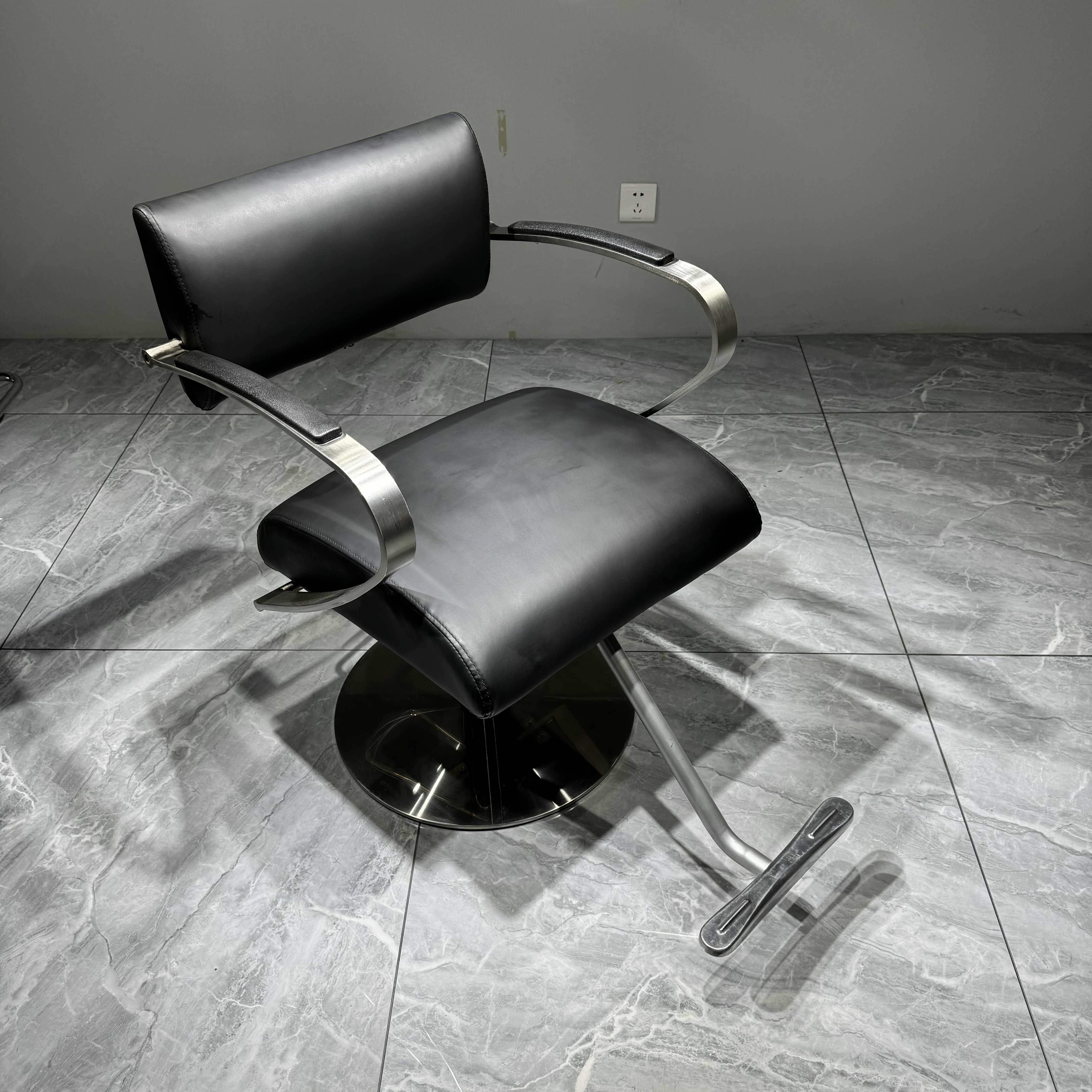 Hairdressing salon high-end chair and barber bench, adjustable, rotating, reclining at an angle