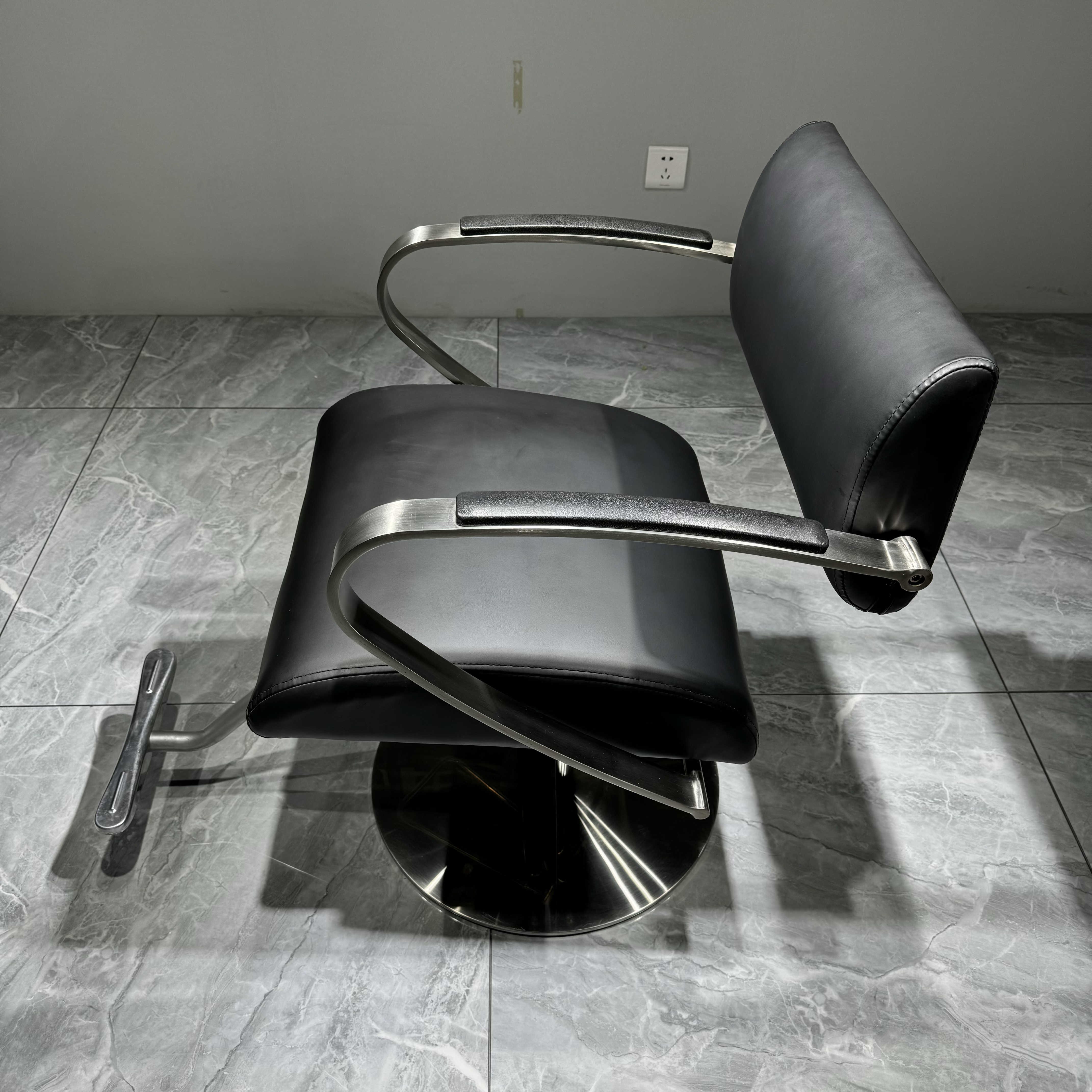 Hairdressing salon high-end chair and barber bench, adjustable, rotating, reclining at an angle