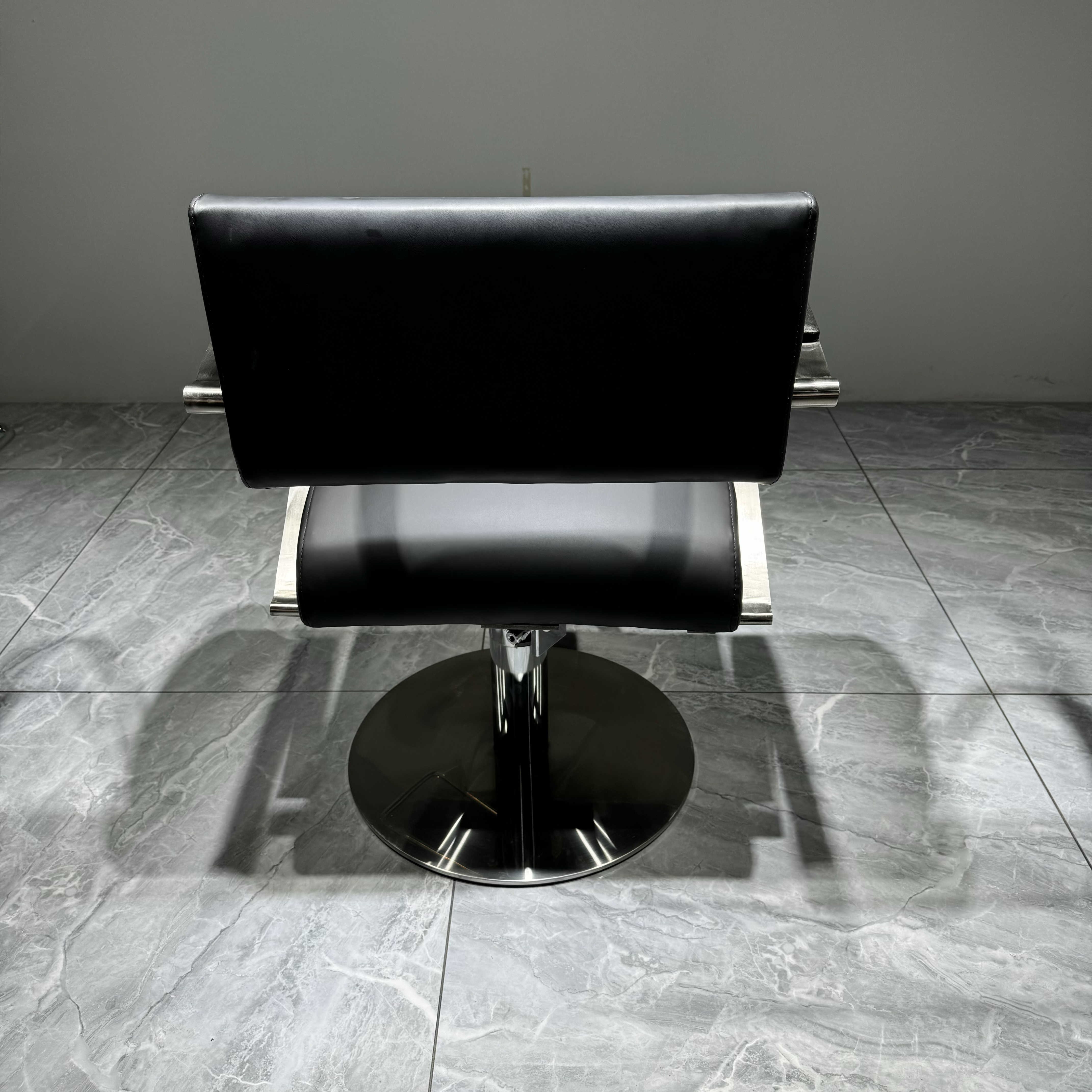 Hairdressing salon high-end chair and barber bench, adjustable, rotating, reclining at an angle