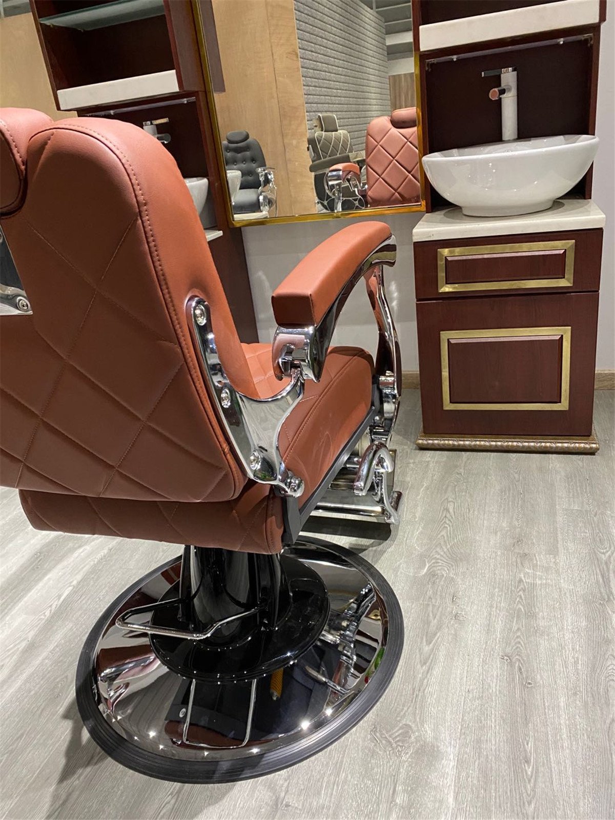 Saloon Equipments Gold New Style Classic Barber Chair Silla De Vintage Barbero Chair