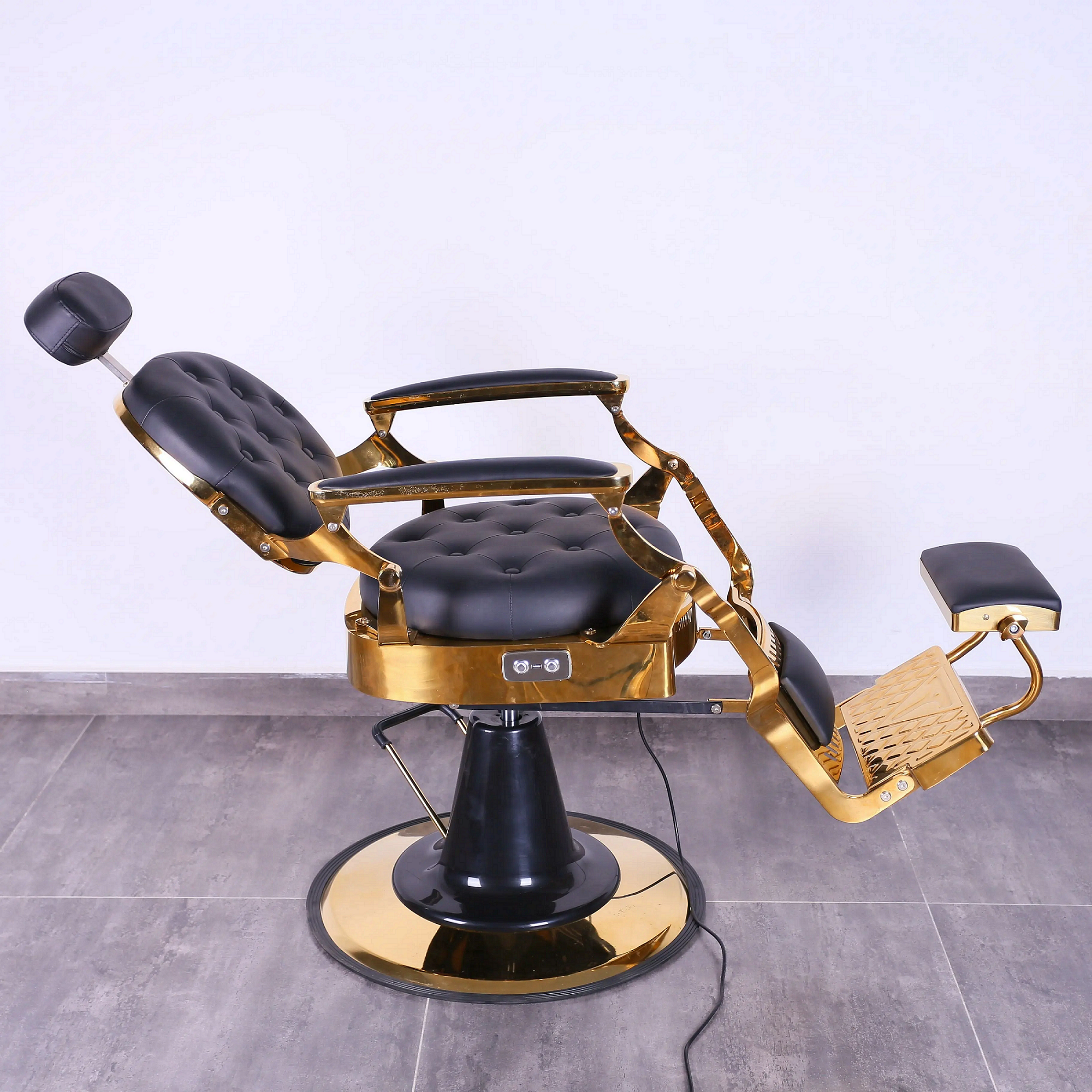 Modern Luxury Leather Barber Chair Hydraulic Recline Salon Styling Equipment Metal Furniture for Barber Shop