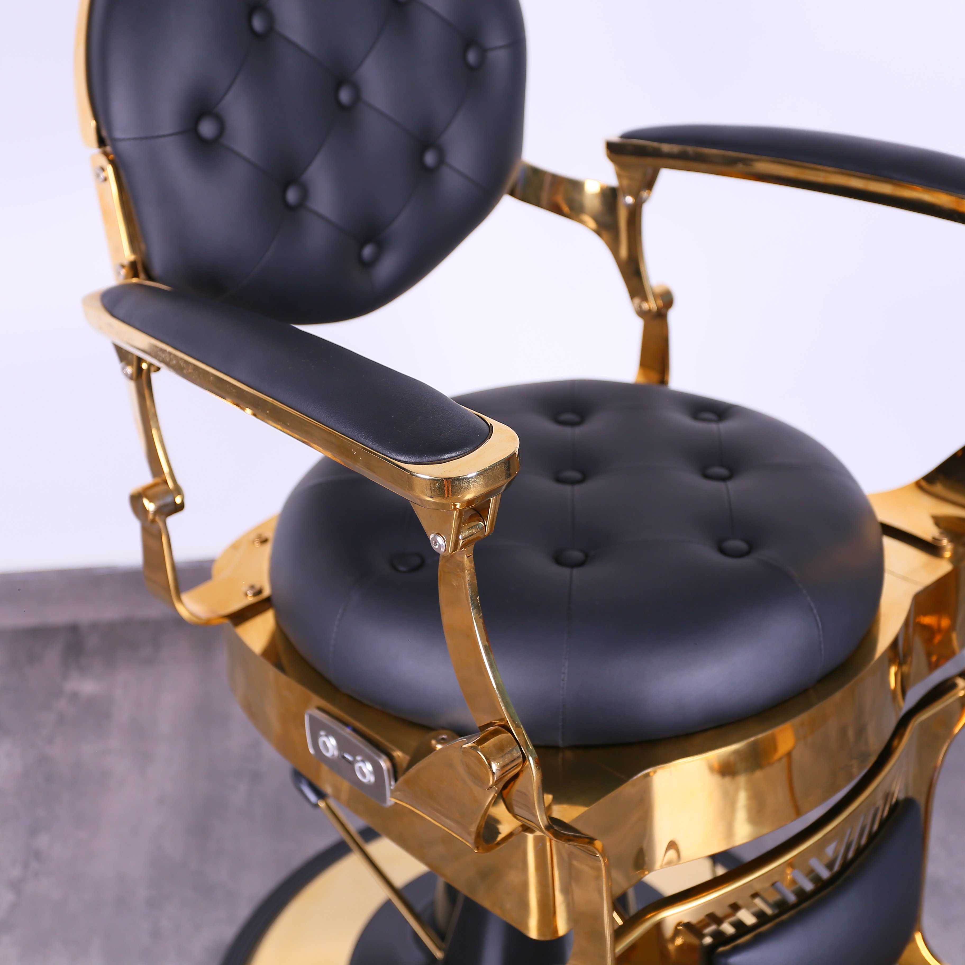 Modern Luxury Leather Barber Chair Hydraulic Recline Salon Styling Equipment Metal Furniture for Barber Shop