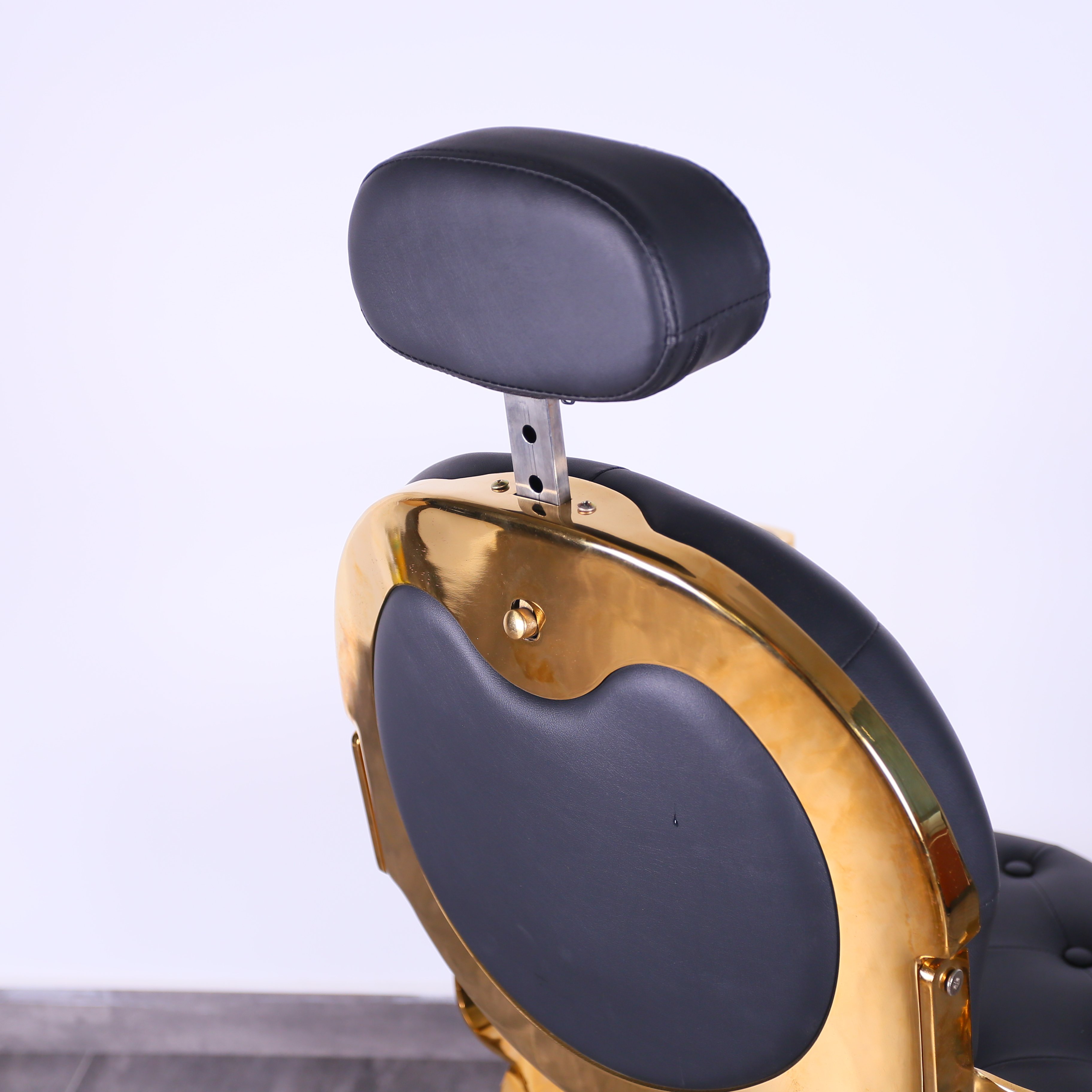 Modern Luxury Leather Barber Chair Hydraulic Recline Salon Styling Equipment Metal Furniture for Barber Shop
