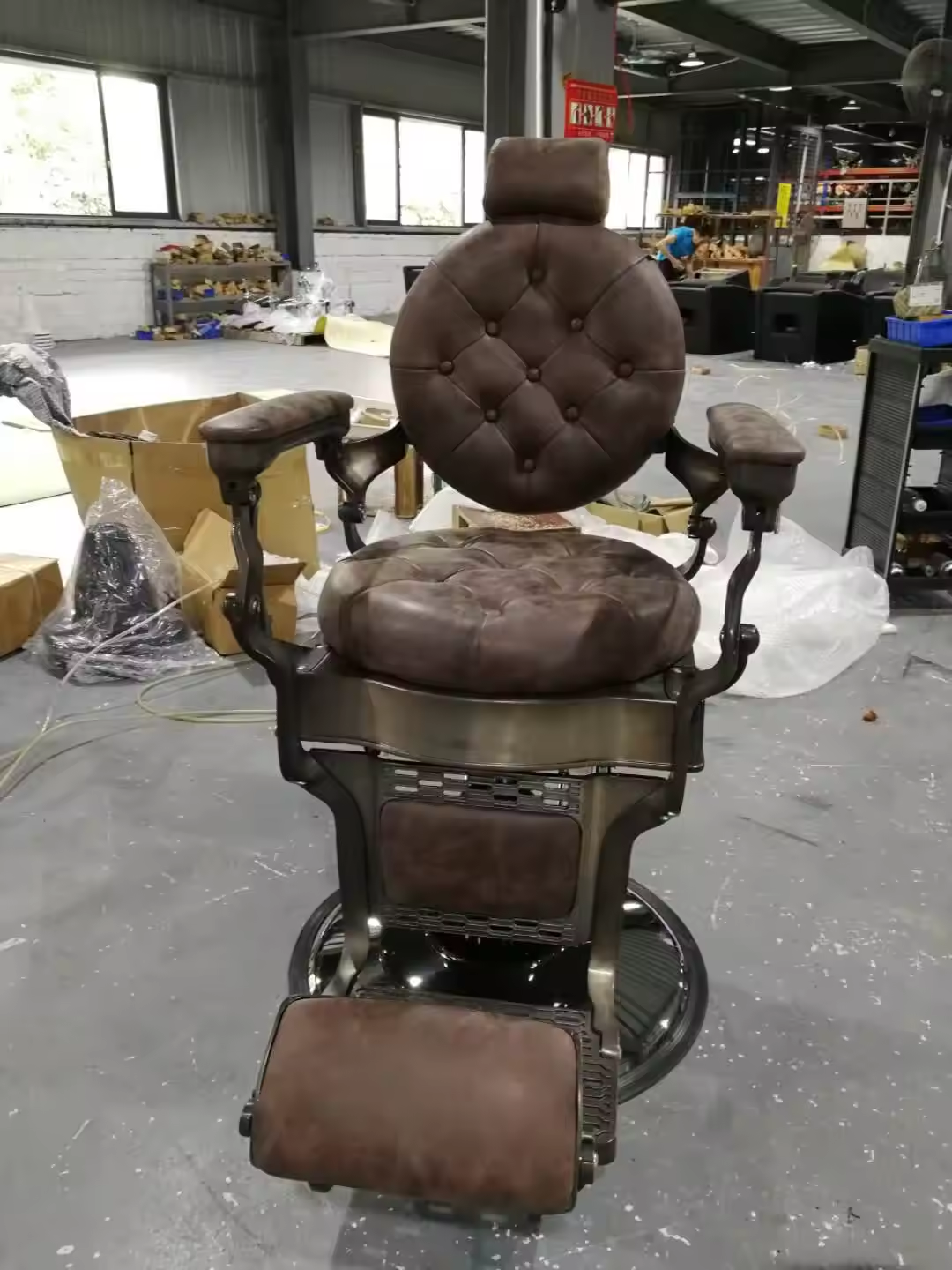 Classic Heavy-Duty Black Barber Chair Hydraulic Vintage Antique Hair Cutting Leather Seat for Salons