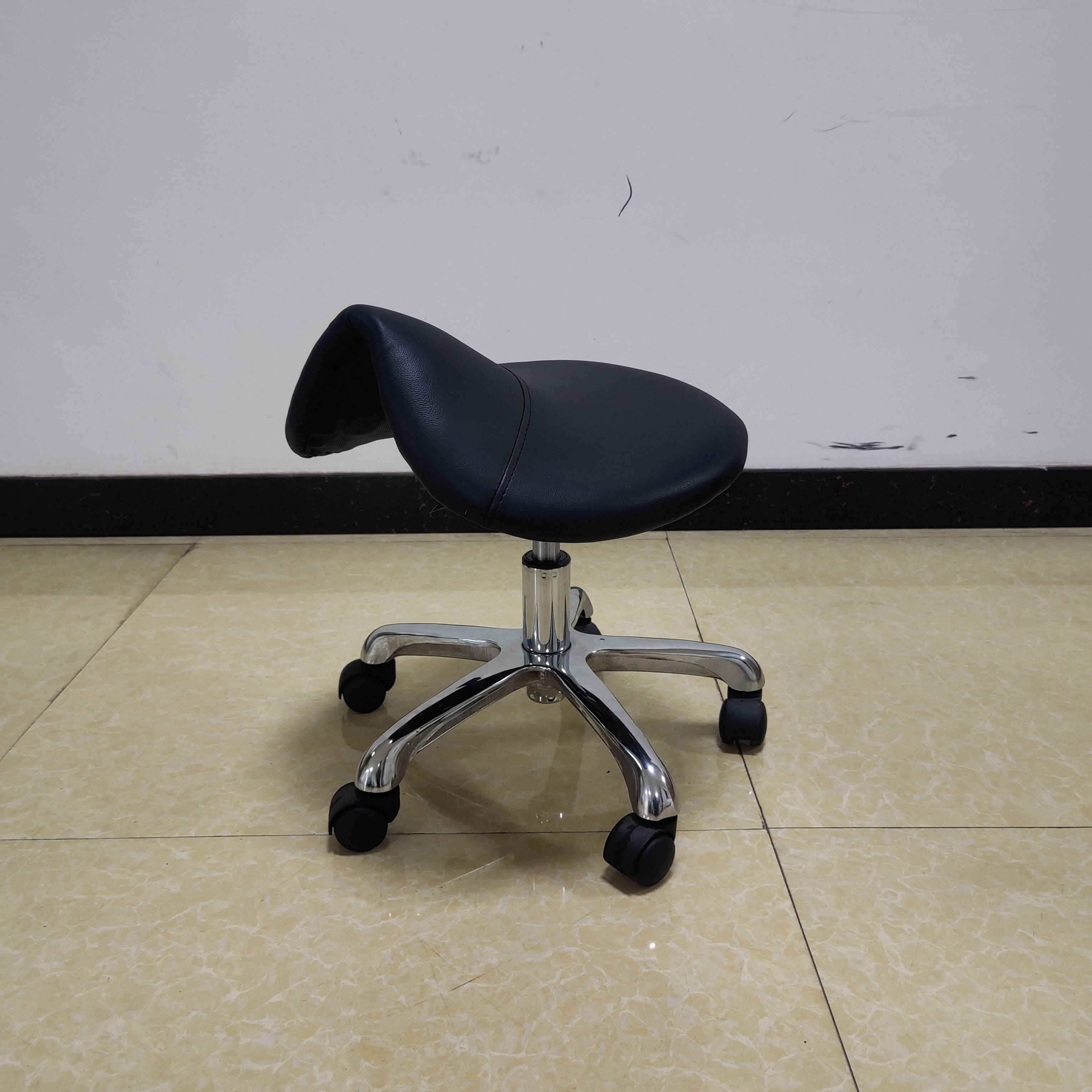 top quality adjustable barber shop furniture black salon stool chairs saddle chair for barbero