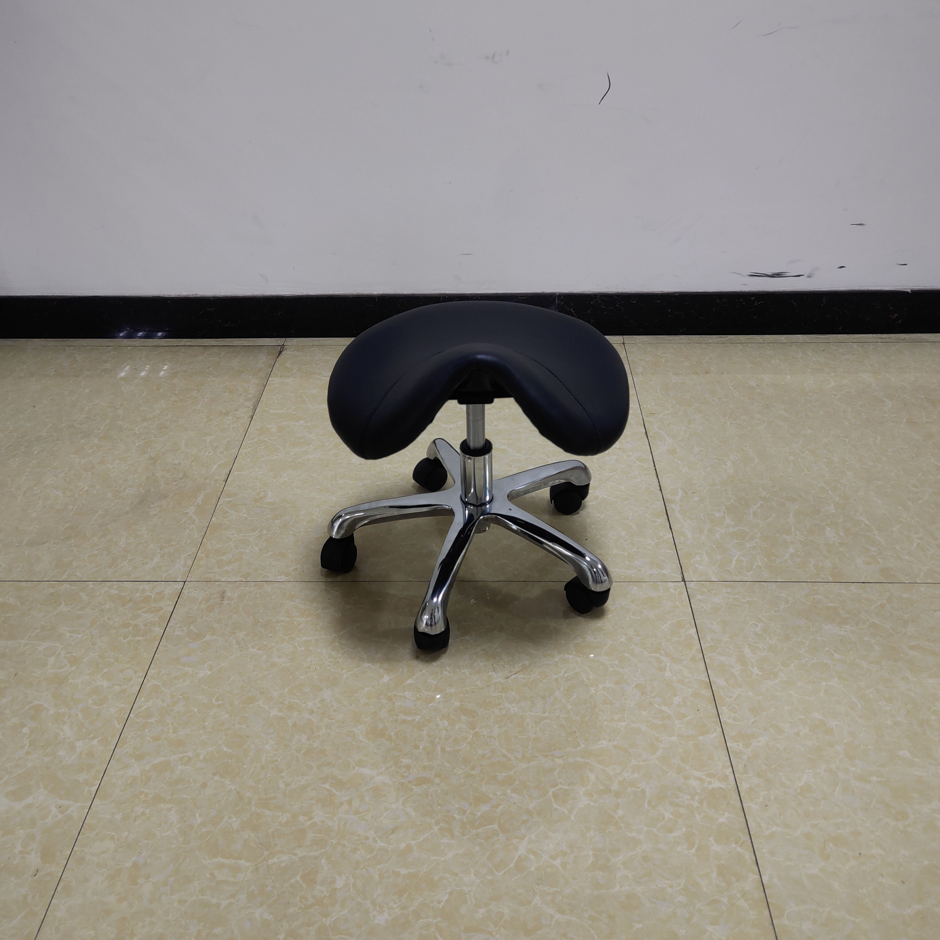 top quality adjustable barber shop furniture black salon stool chairs saddle chair for barbero