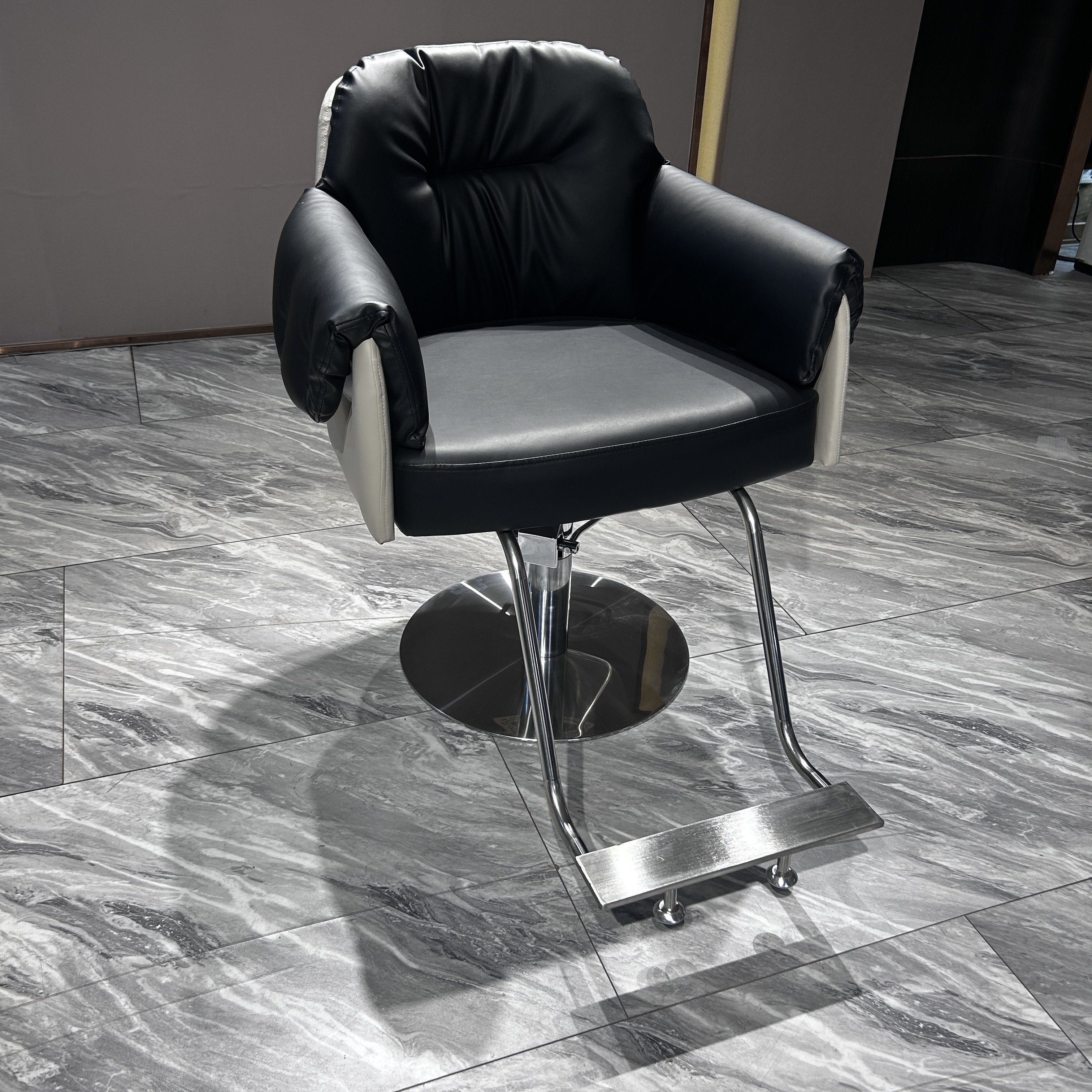 Hot Selling Metal Beauty Chair with Leather Salon Furniture Barber Styling Stool for Barbershop
