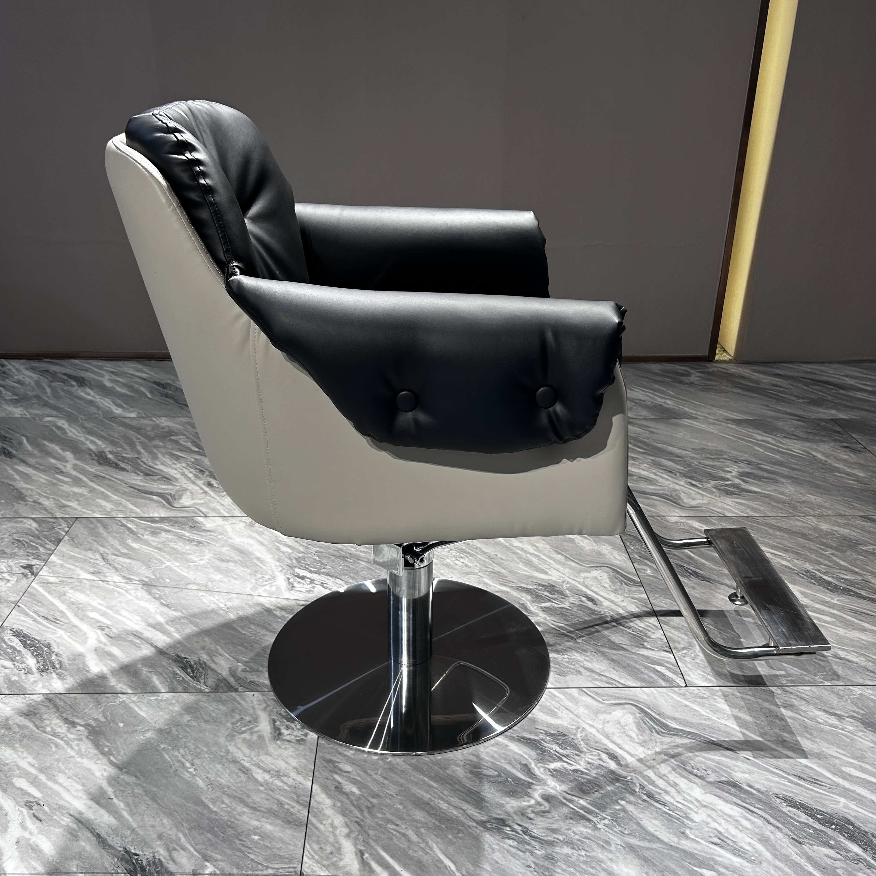 Hot Selling Metal Beauty Chair with Leather Salon Furniture Barber Styling Stool for Barbershop