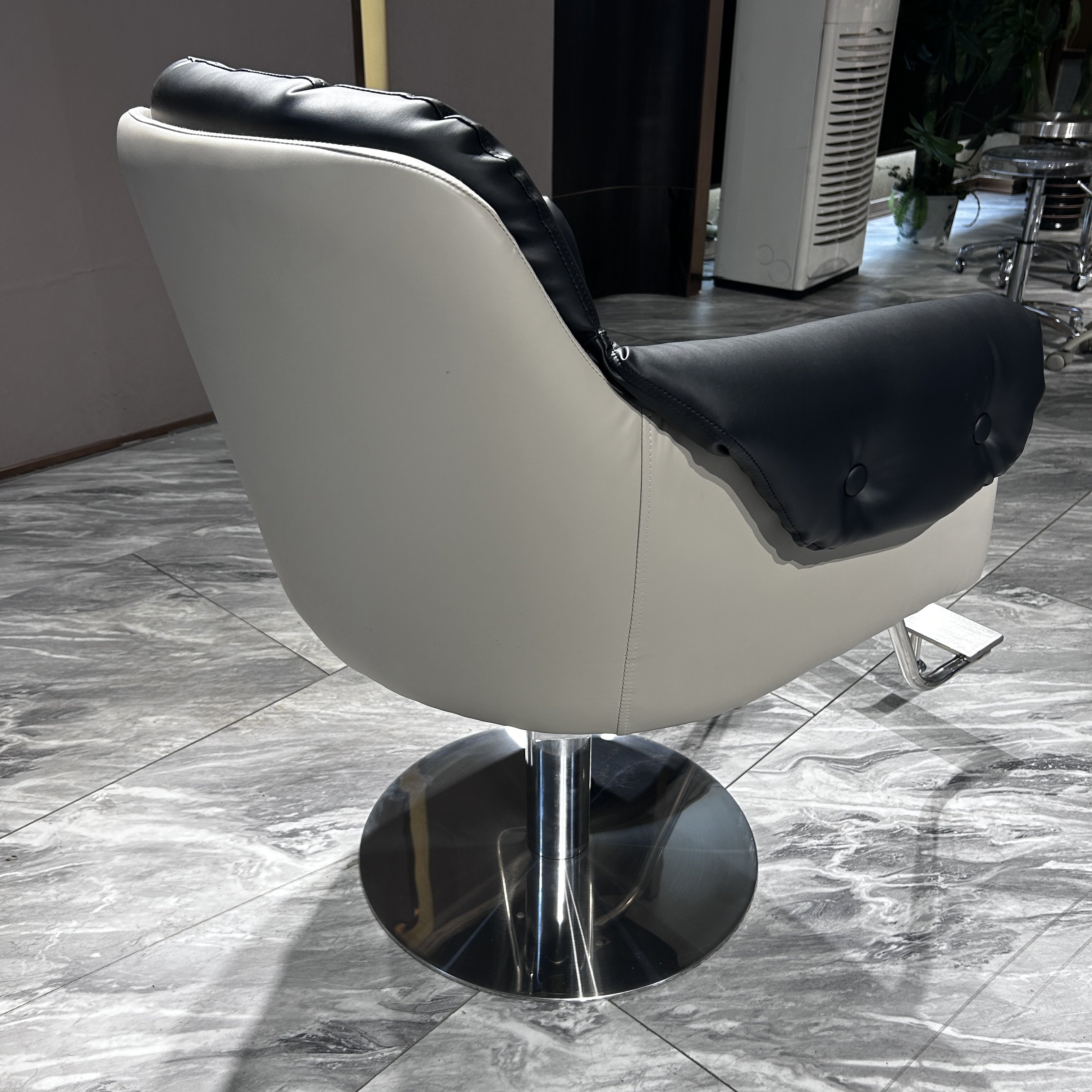 Hot Selling Metal Beauty Chair with Leather Salon Furniture Barber Styling Stool for Barbershop