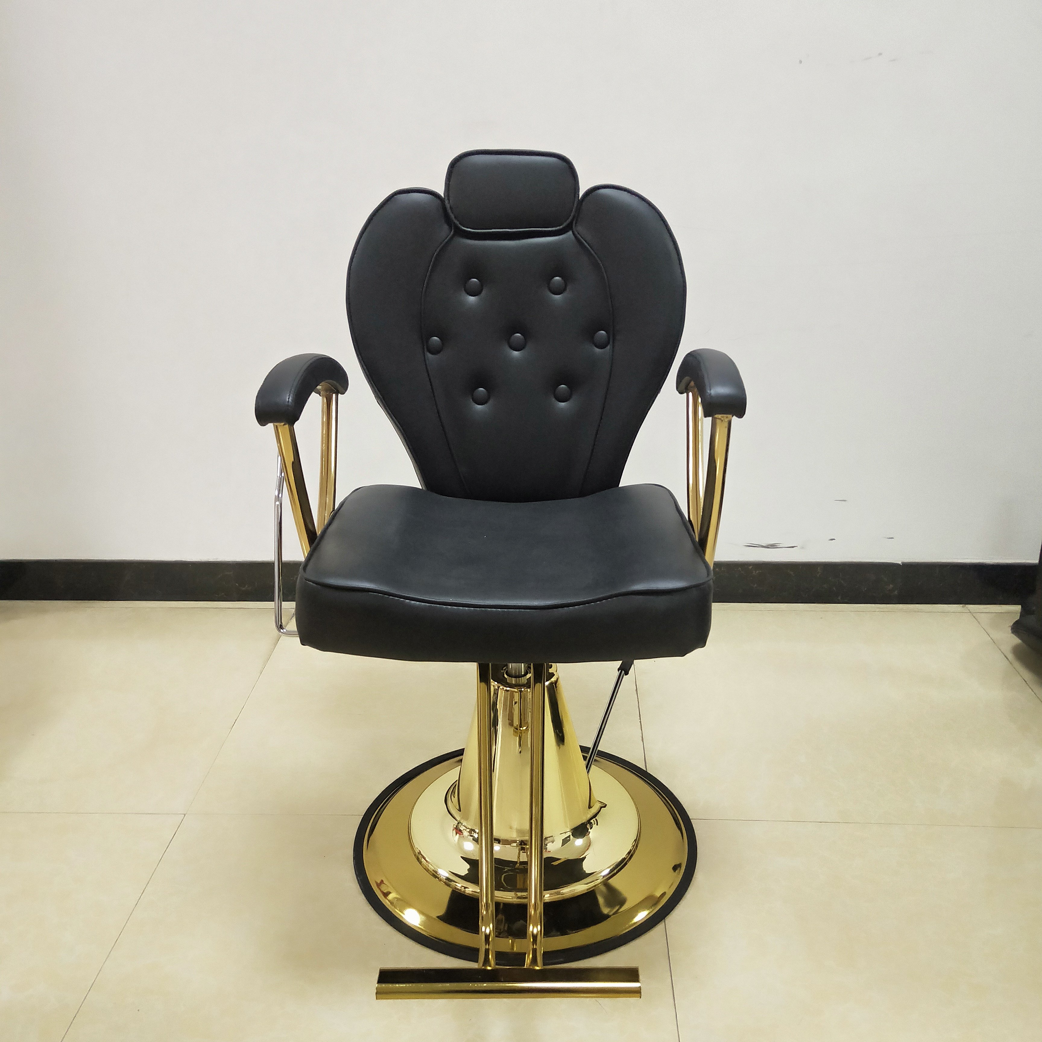 Kisen Hot Sale Style Heavy Duty Black Red Hydraulic Barber Chair Salon Chairs Recline Chairs White Luxury Beauty Salon Equipment