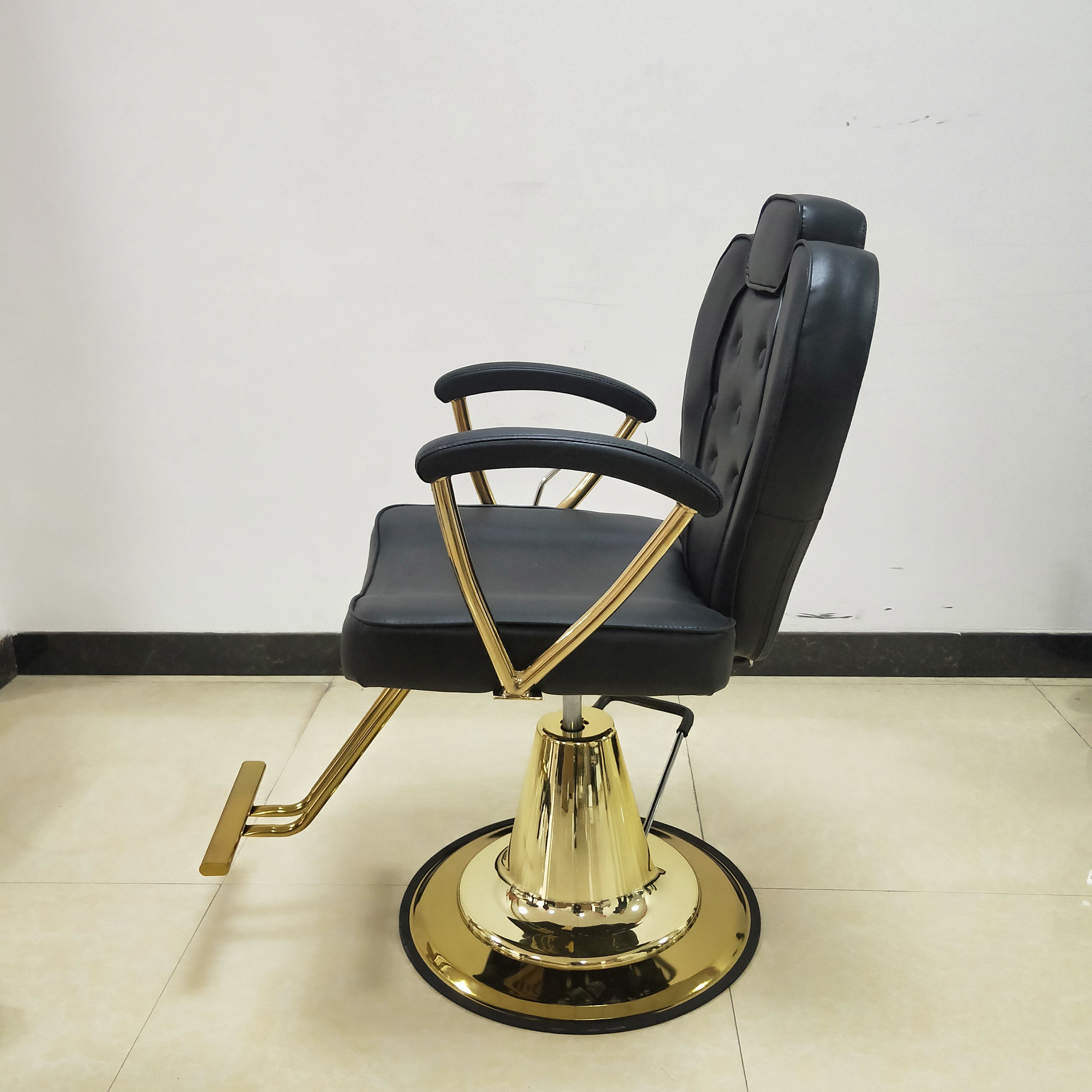Kisen Hot Sale Style Heavy Duty Black Red Hydraulic Barber Chair Salon Chairs Recline Chairs White Luxury Beauty Salon Equipment