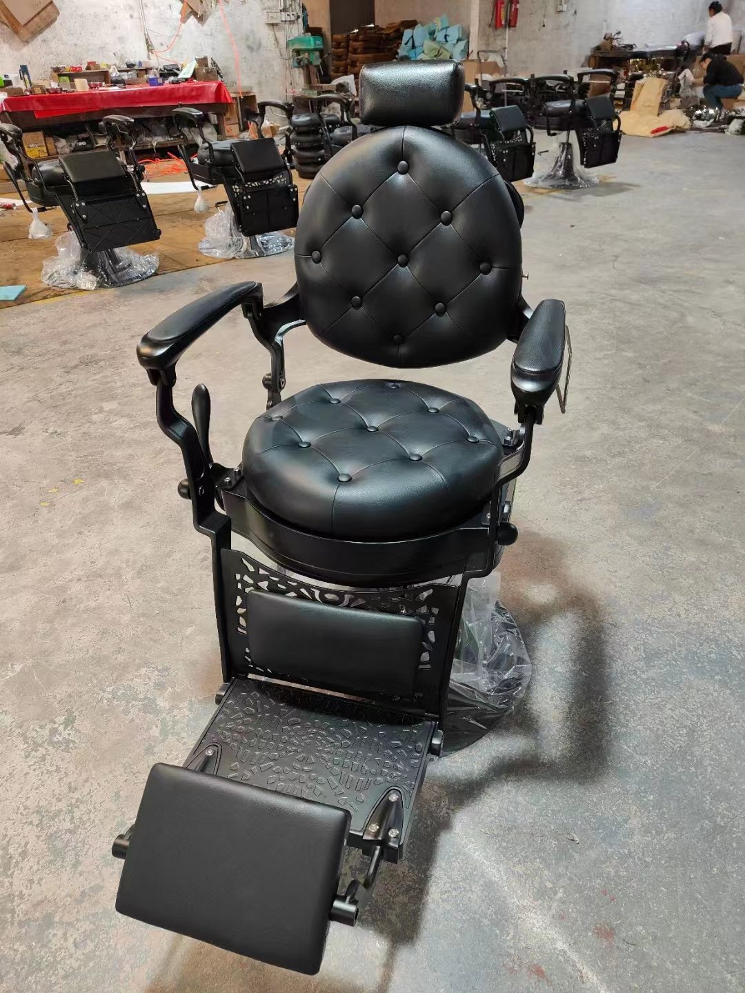 Hot-sale Men's Salon Equipment Beauty Salon Chair Black Barber Chairs