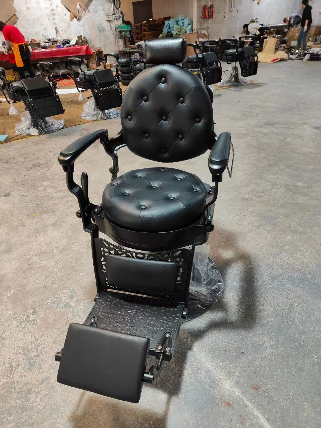 Hot-sale Men's Salon Equipment Beauty Salon Chair Black Barber Chairs