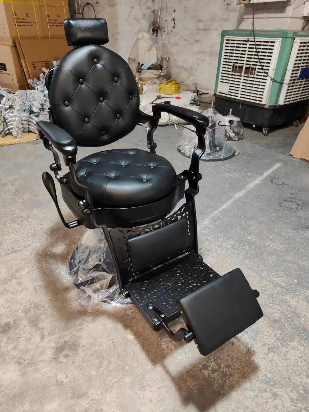 Hot-sale Men's Salon Equipment Beauty Salon Chair Black Barber Chairs