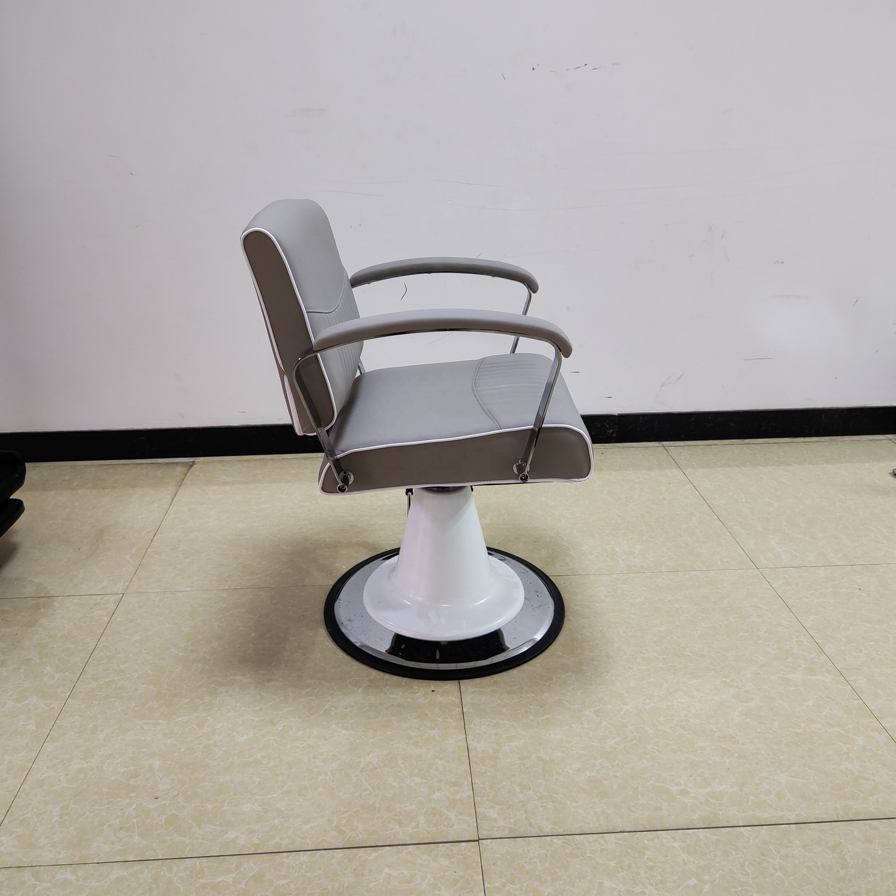 Hydraulic Reclining Salon Styling Chair Beauty Massage Barber Chairs Salon Furniture Salon Furniture Barber Chair