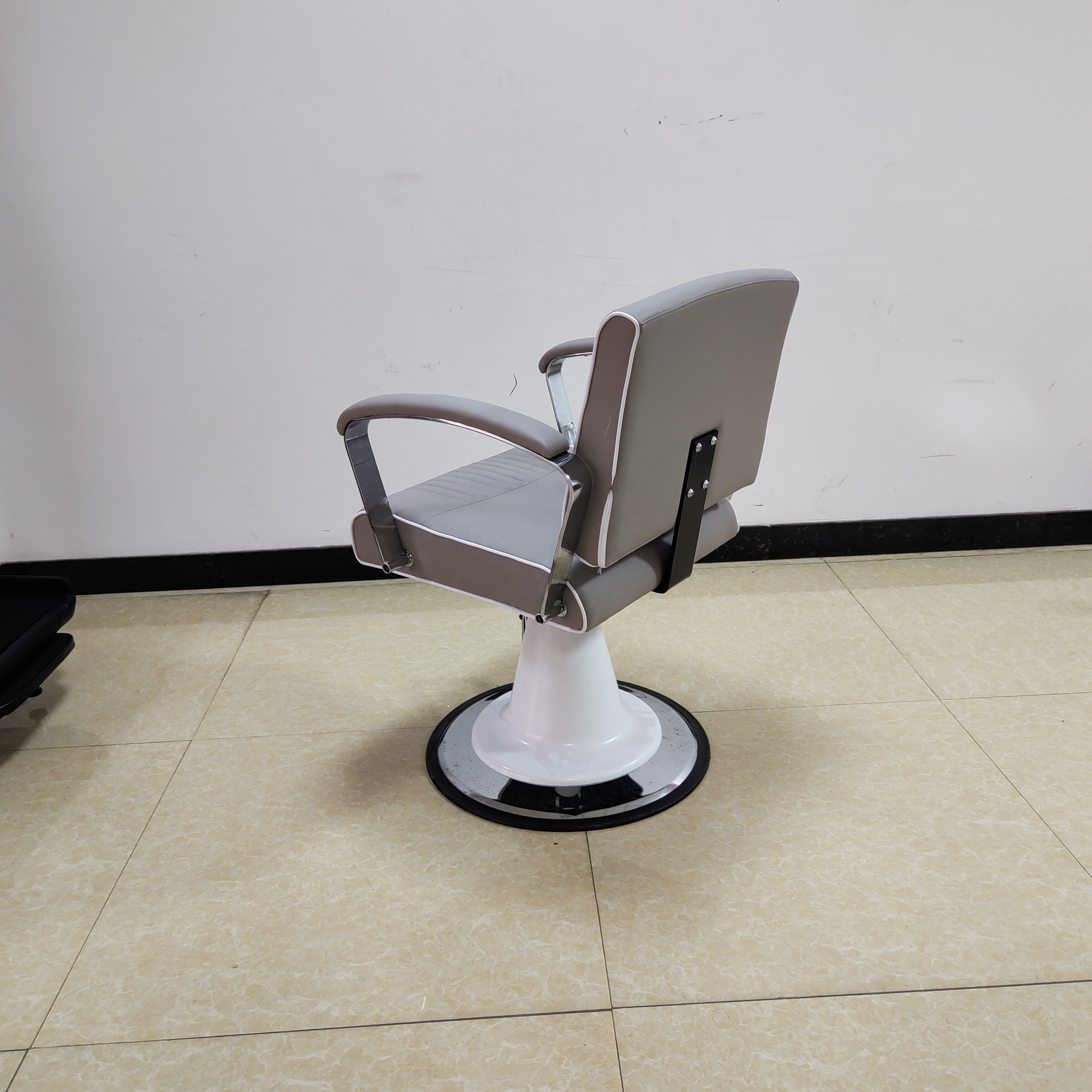 Hydraulic Reclining Salon Styling Chair Beauty Massage Barber Chairs Salon Furniture Salon Furniture Barber Chair