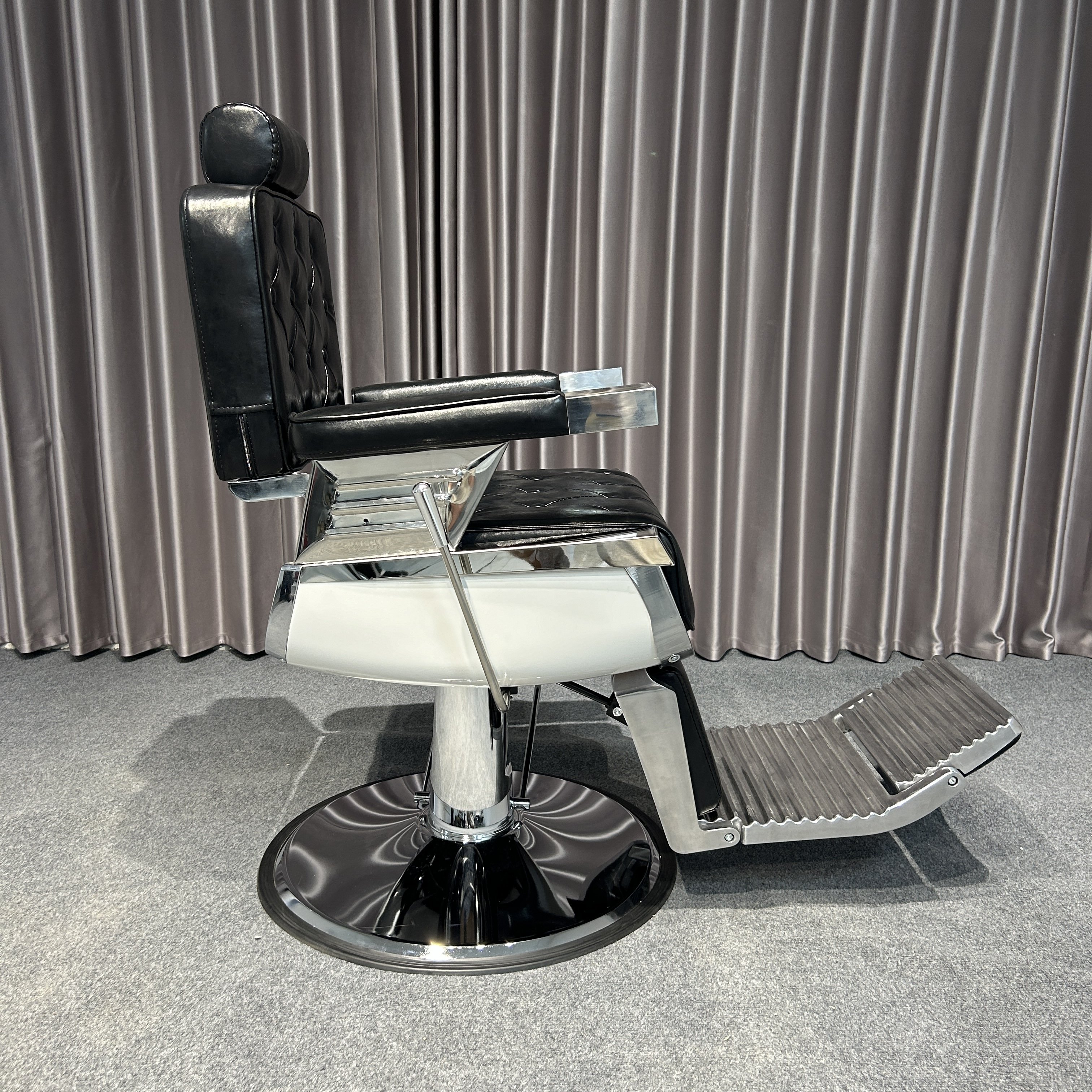 Classic Heavy-Duty Leather Barber Chair Luxury Modern Salon Equipment Portable for Home Use Available for Sale
