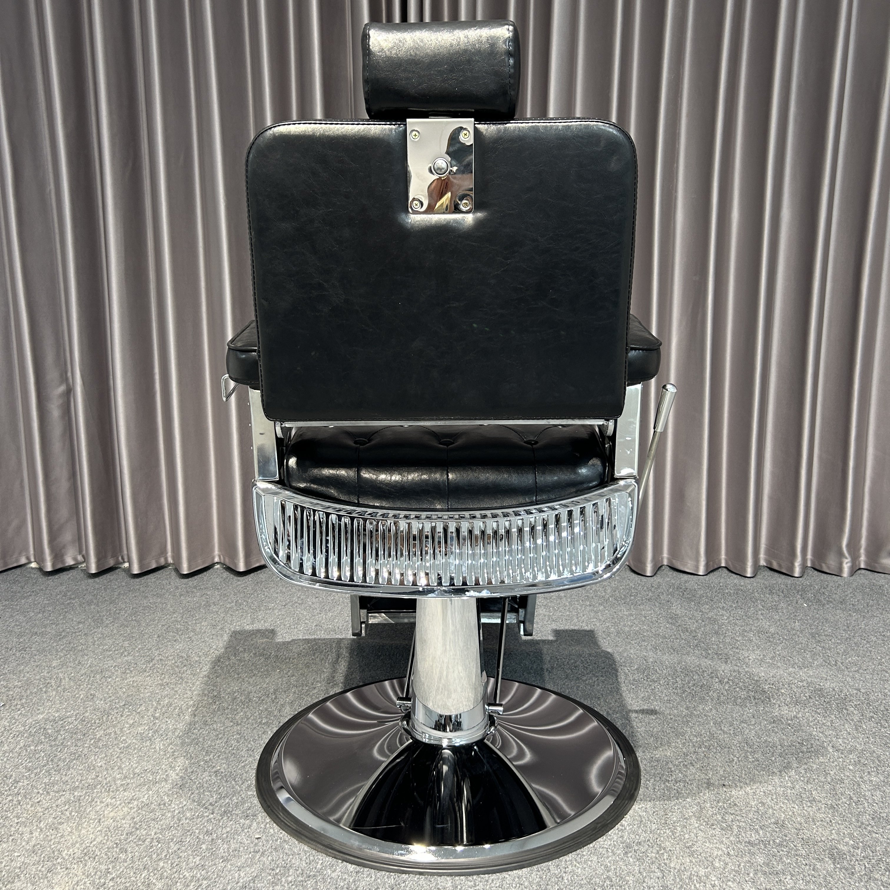 Classic Heavy-Duty Leather Barber Chair Luxury Modern Salon Equipment Portable for Home Use Available for Sale