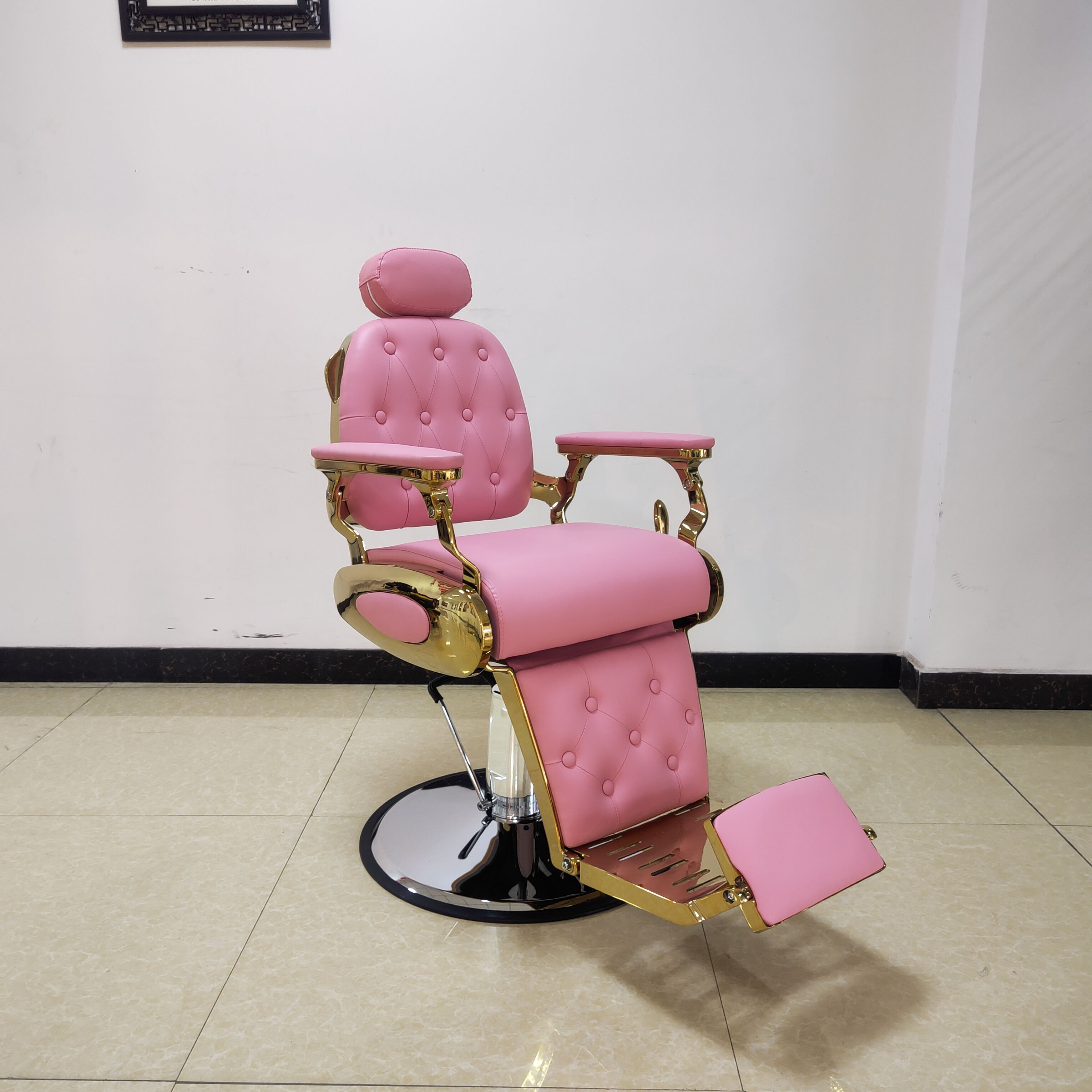 2024Latest salon hairdressing chairs professional antique luxury black and gold vintage barber chair