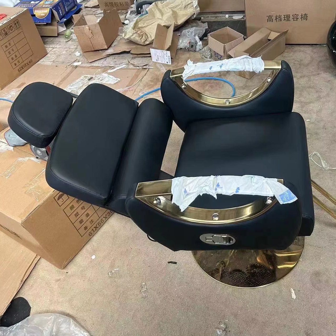 Simple china Beauty Barbershop Antique Salon Equipment and Furniture Hair Saloon Chairs Metal Barber Chair Leather Duty Seat