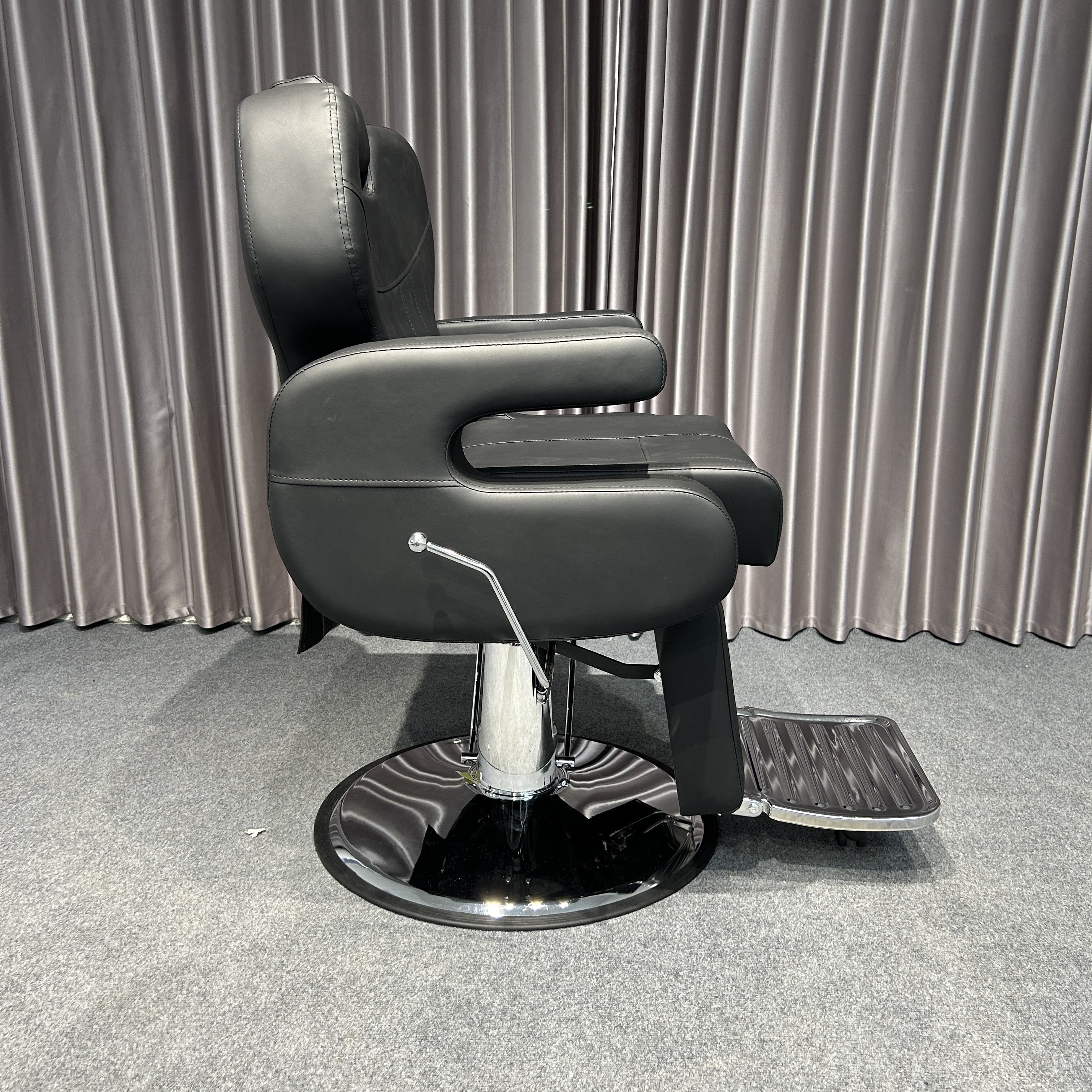 Comfortable Adjustable Height and Reclining High Quality Barber Chair for Salon Chinese Style Hairdressing Salon Furniture