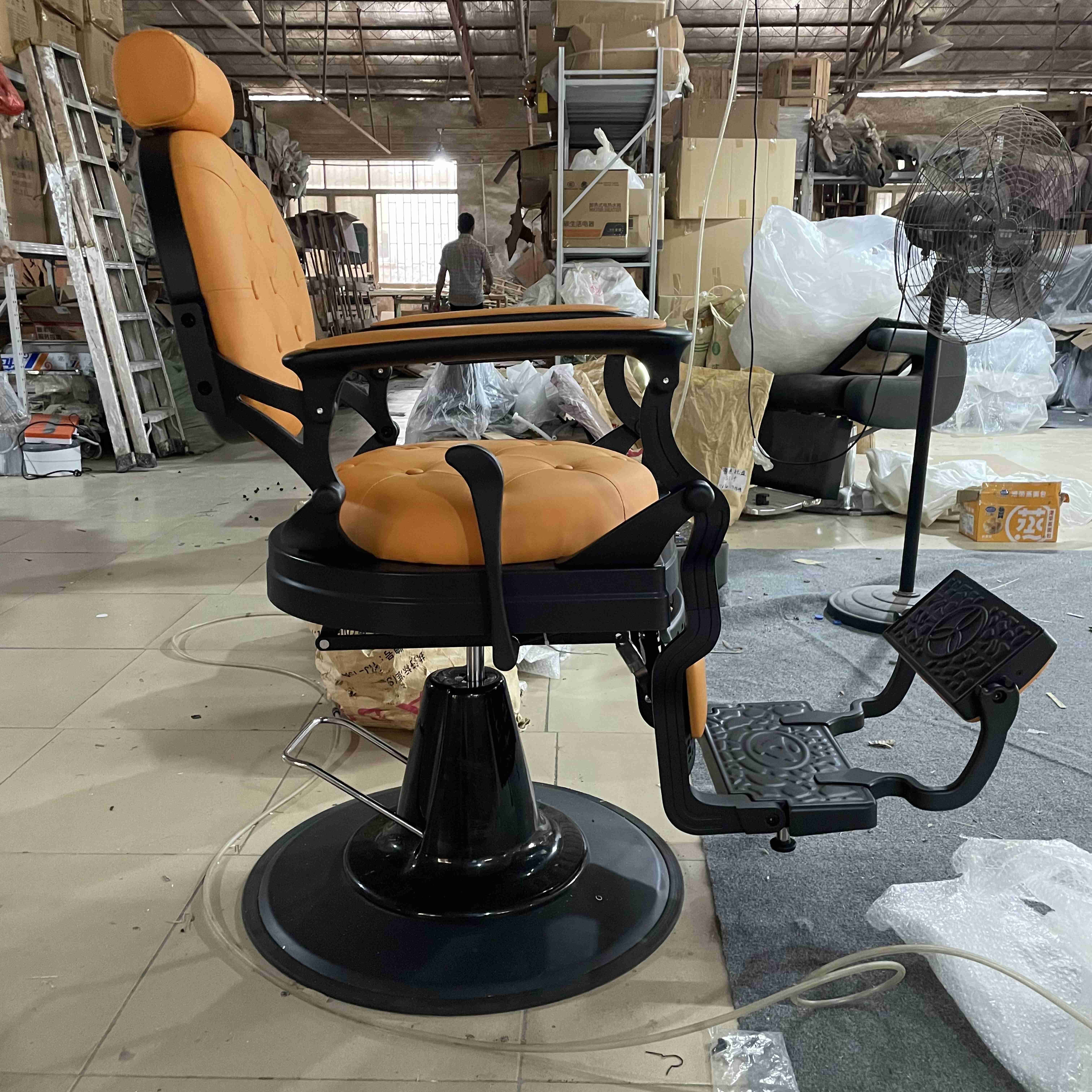 Classic black retro heavy duty barber chair Barber chair hydraulic antique cutting chair