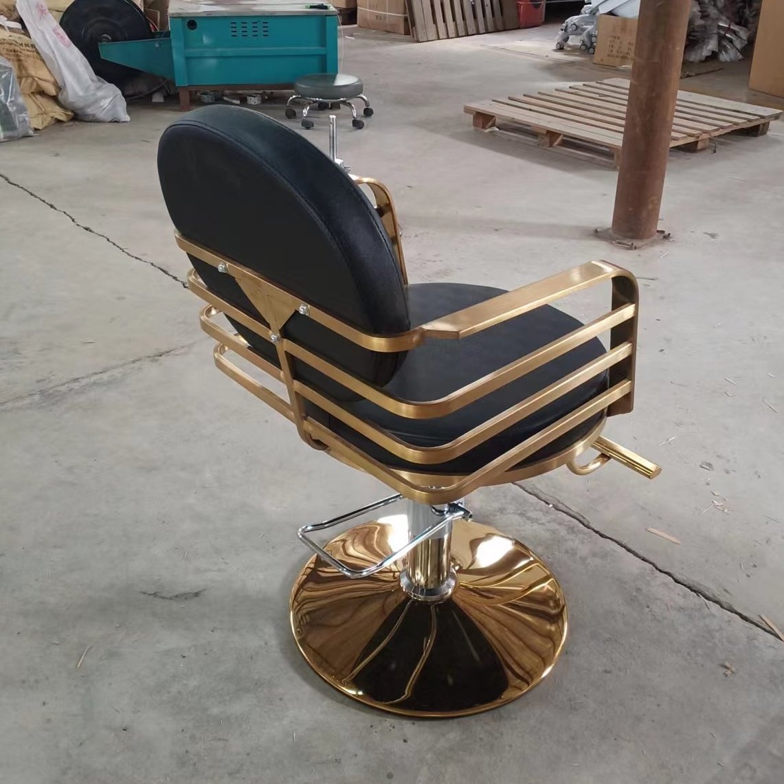 New Design Gold and Black Barber chair Salon Chair Hair Salon Furniture Barber Chair Hairdressing Beauty salon equipment