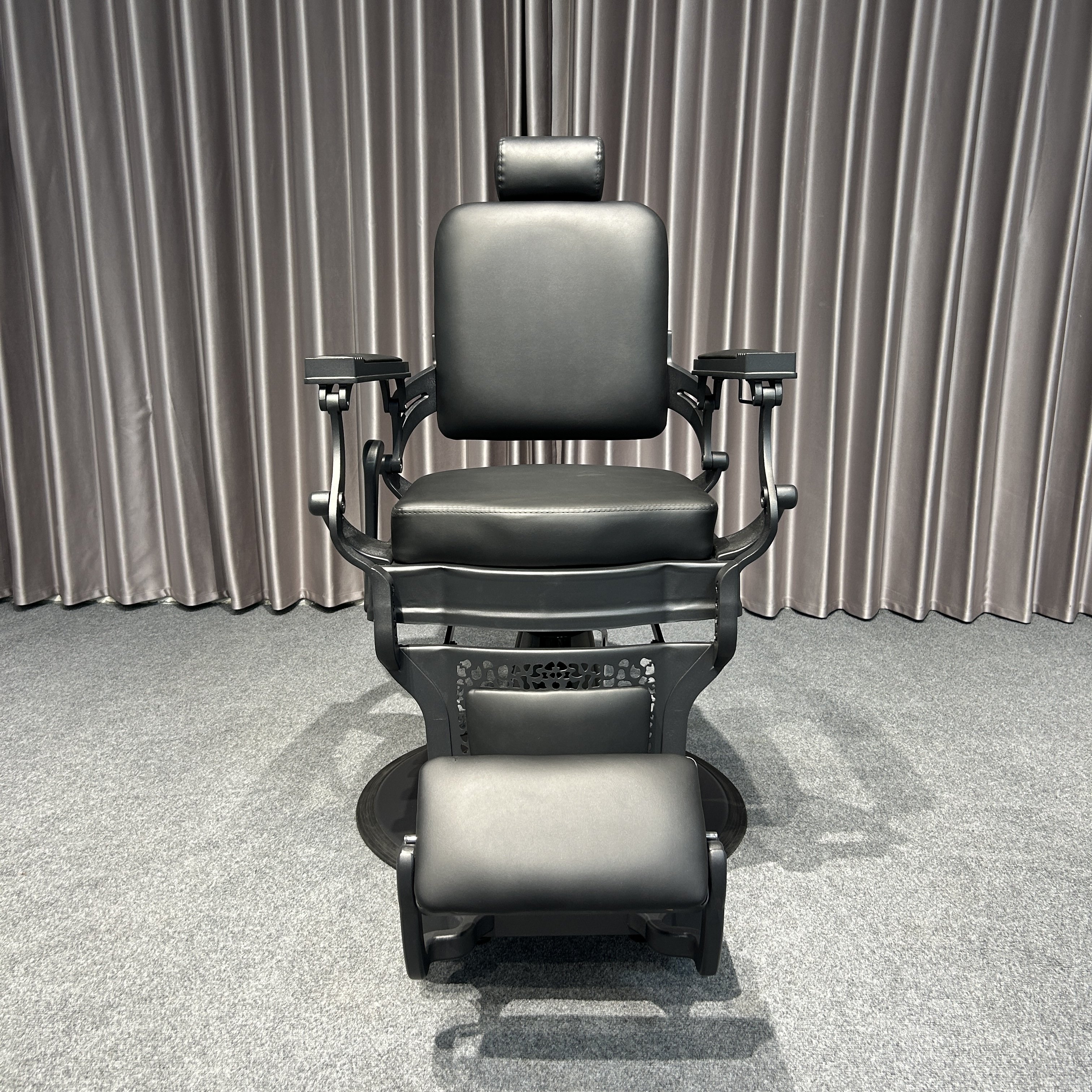 Hydraulic Reclining Barber Chair Black Metal Furniture for Beauty Salon Barbershop with Leather Comfortable reclining feature