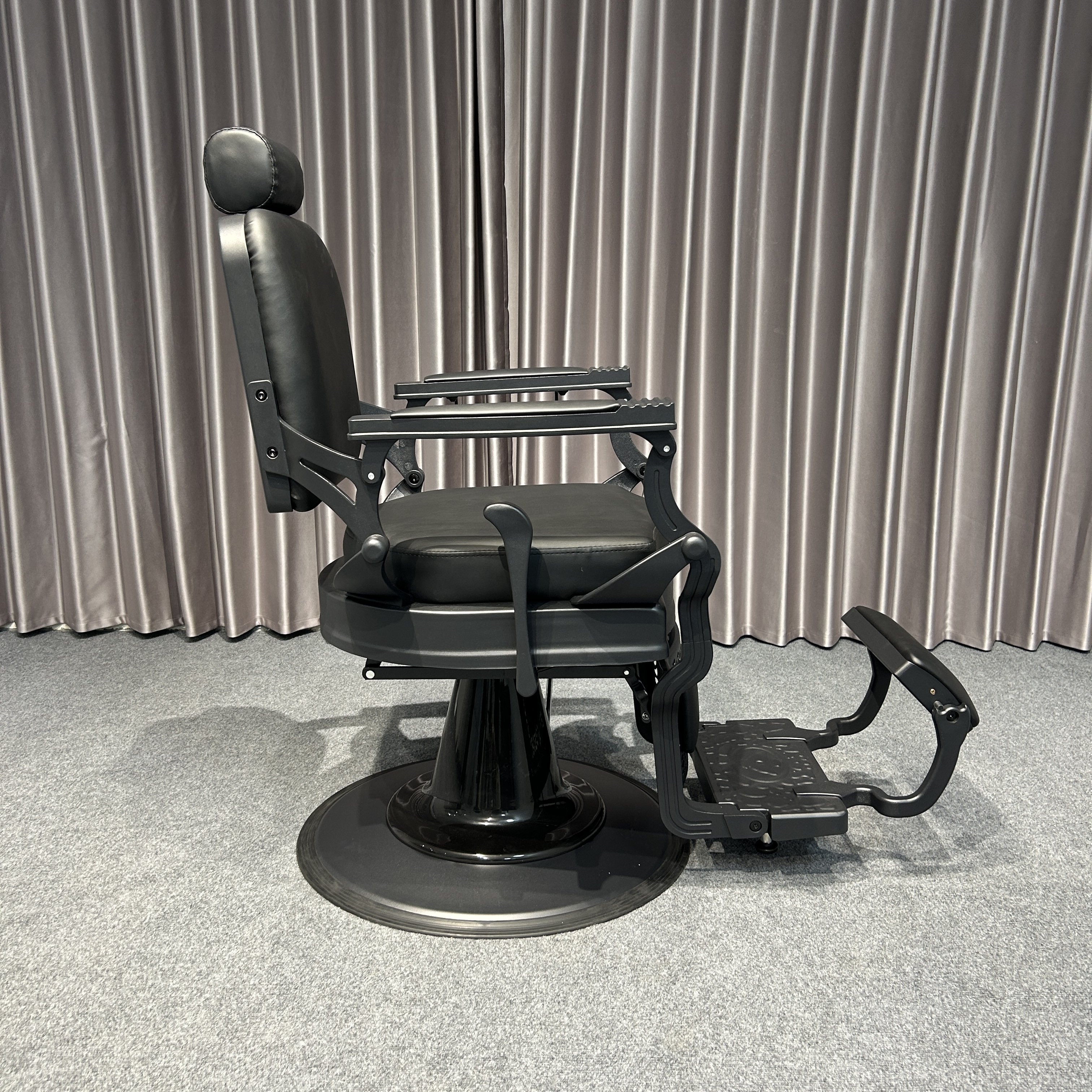 Hydraulic Reclining Barber Chair Black Metal Furniture for Beauty Salon Barbershop with Leather Comfortable reclining feature