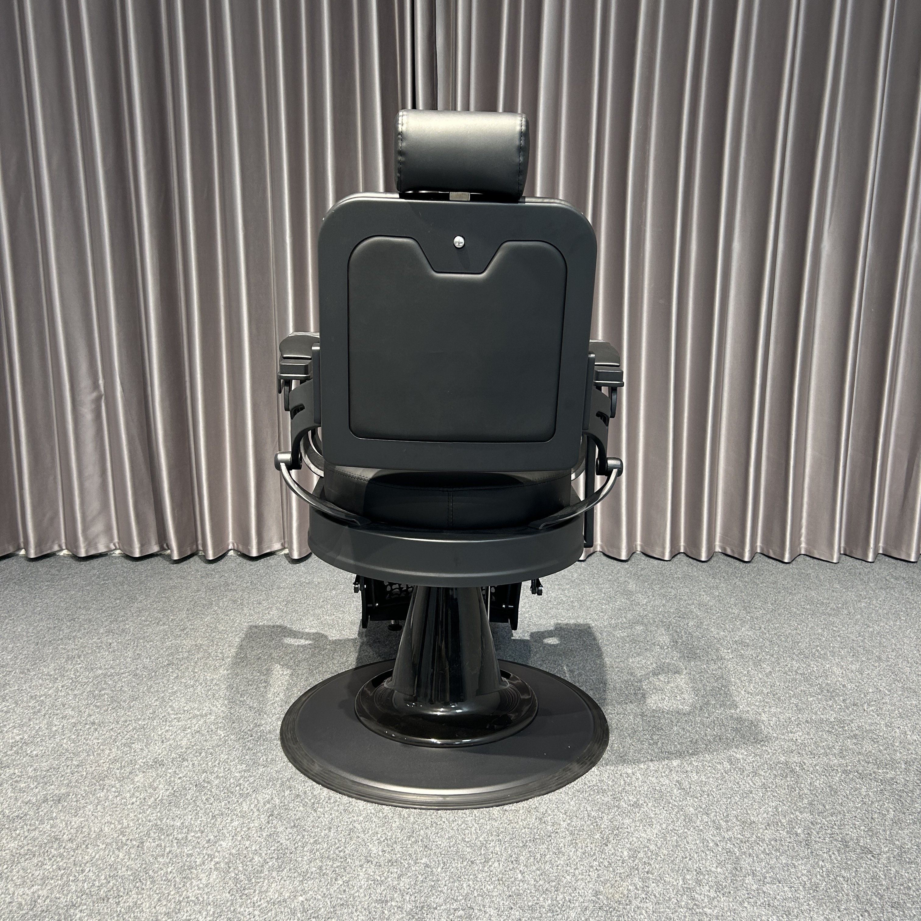 Hydraulic Reclining Barber Chair Black Metal Furniture for Beauty Salon Barbershop with Leather Comfortable reclining feature