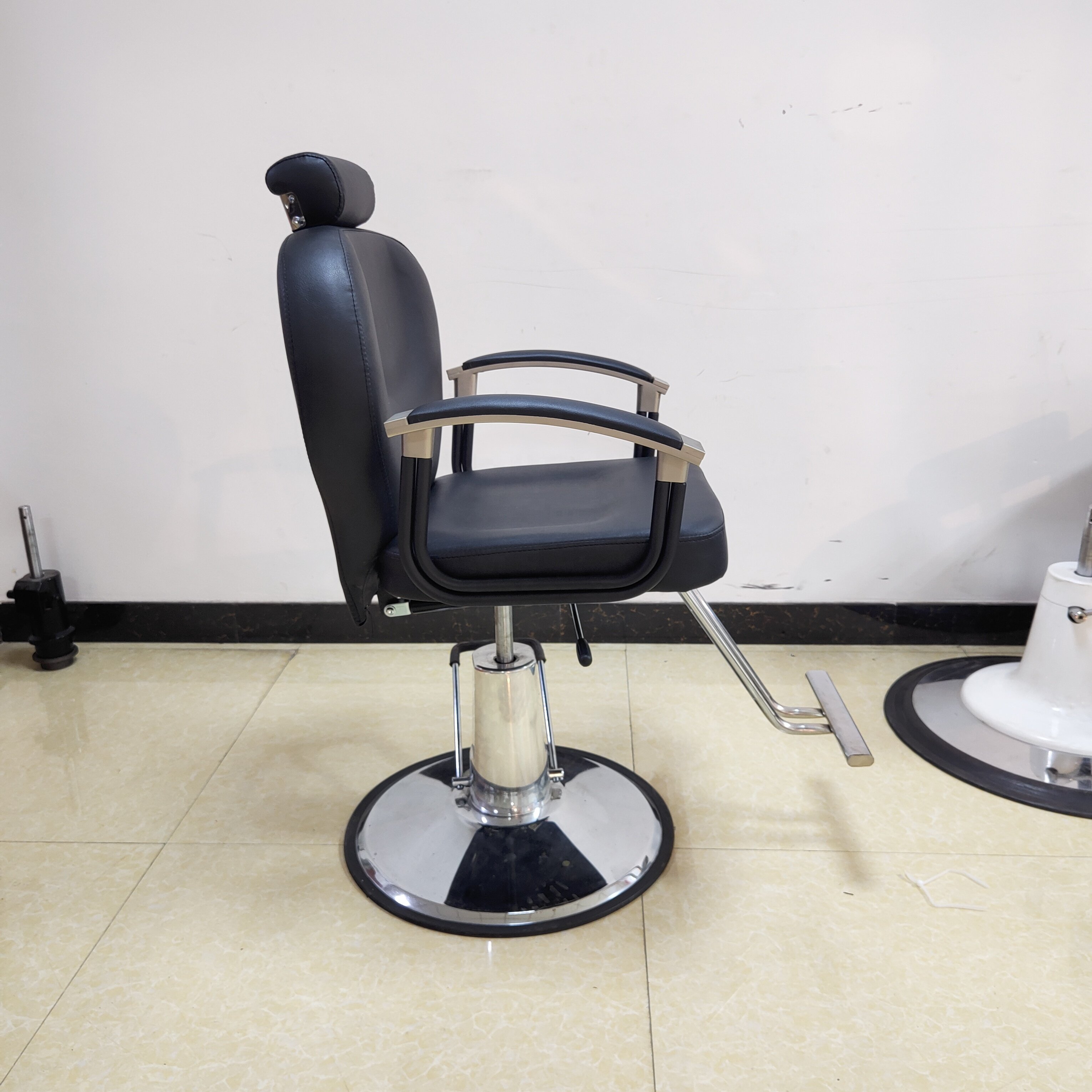 Black Hot Selling Barber Chair Salon Chairs Salon Furniture Modern Hair Salon Adjustable Swivel Bar Synthetic Leather