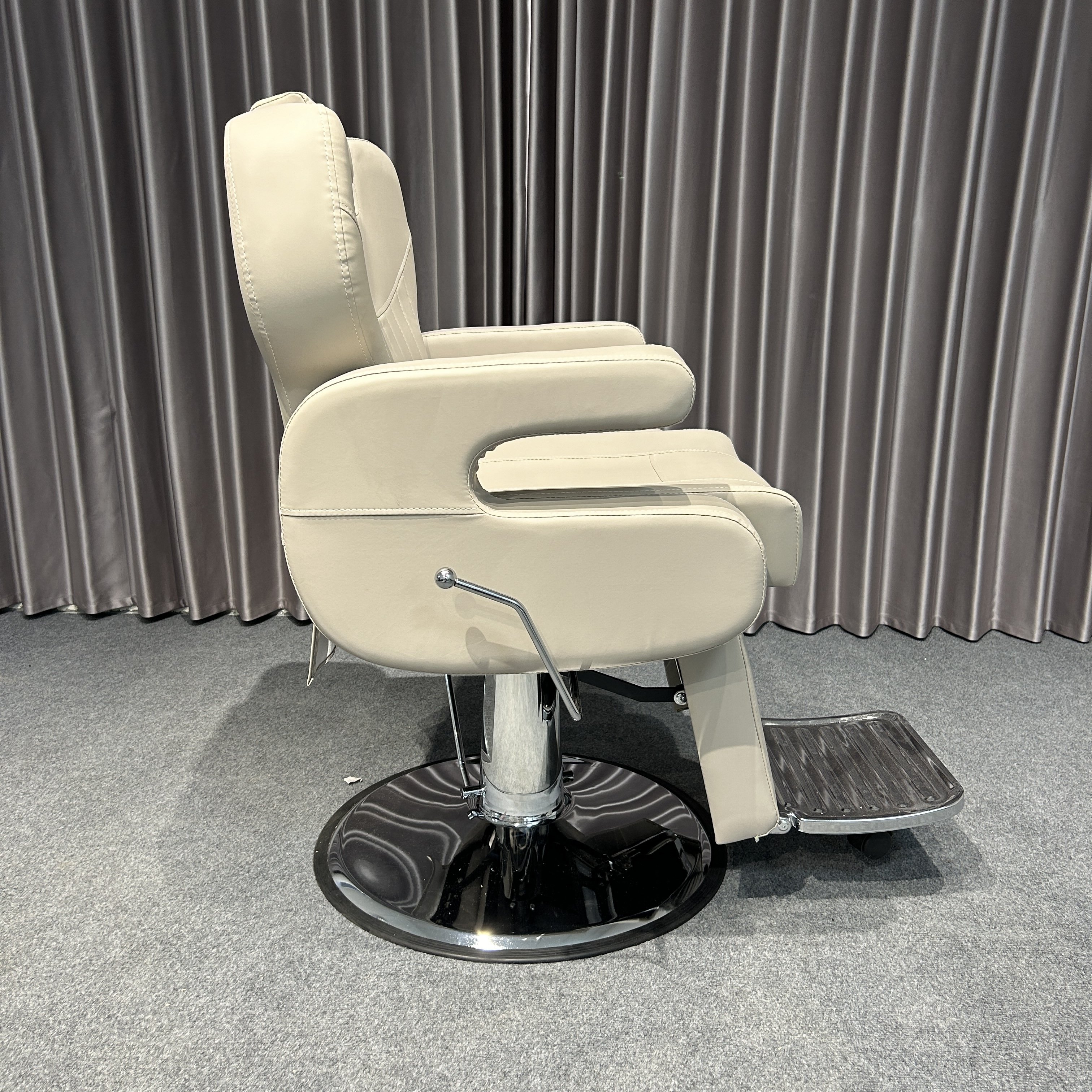 high-end Reclining Hydraulic Pump Barber Chair Modern Hairdresser Lift Chair Styling Chair