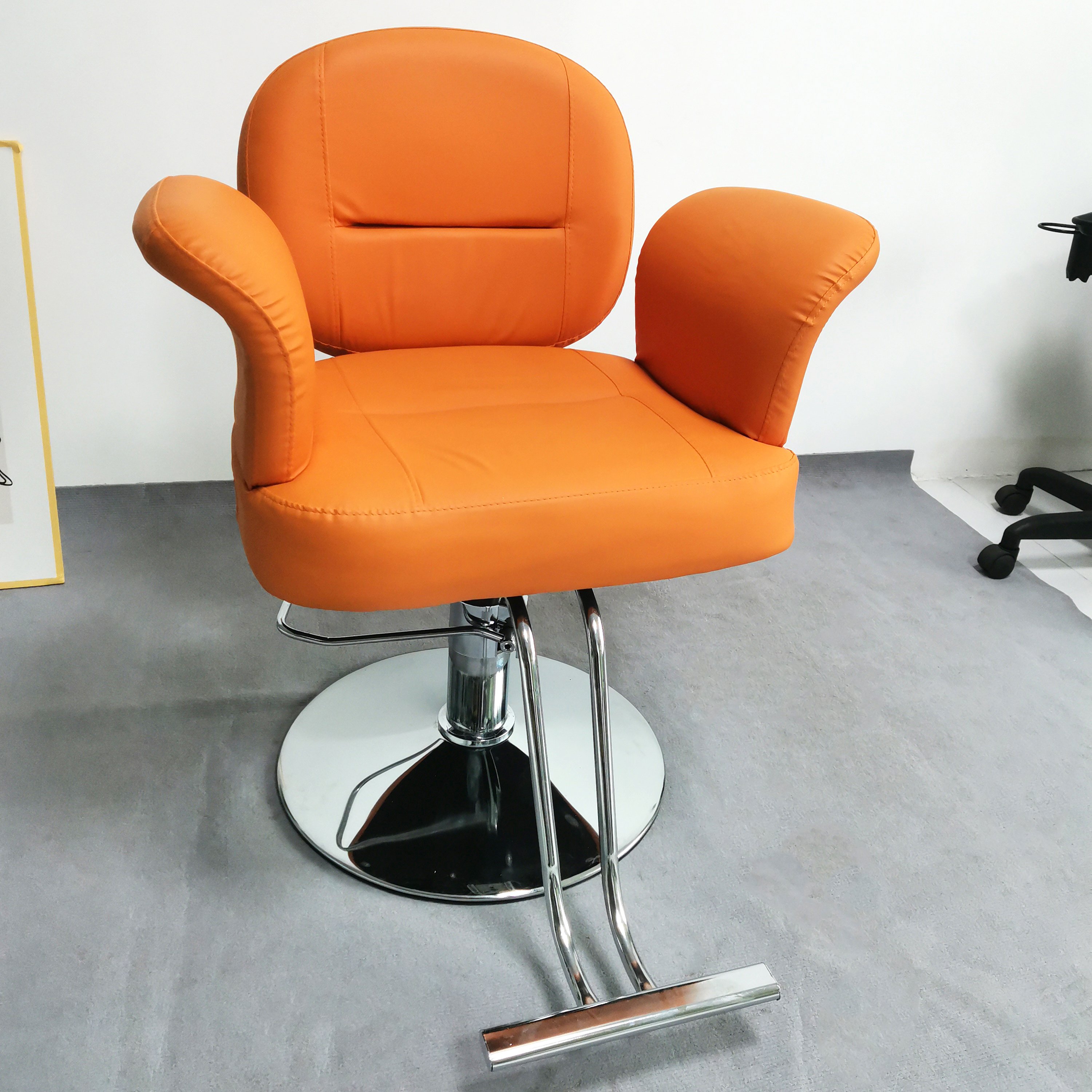 Modern Salon Furniture Beauty Makeup Layies Salon Master Chair Princess Chair Hairdressing Styling Chair Hair Salon Station