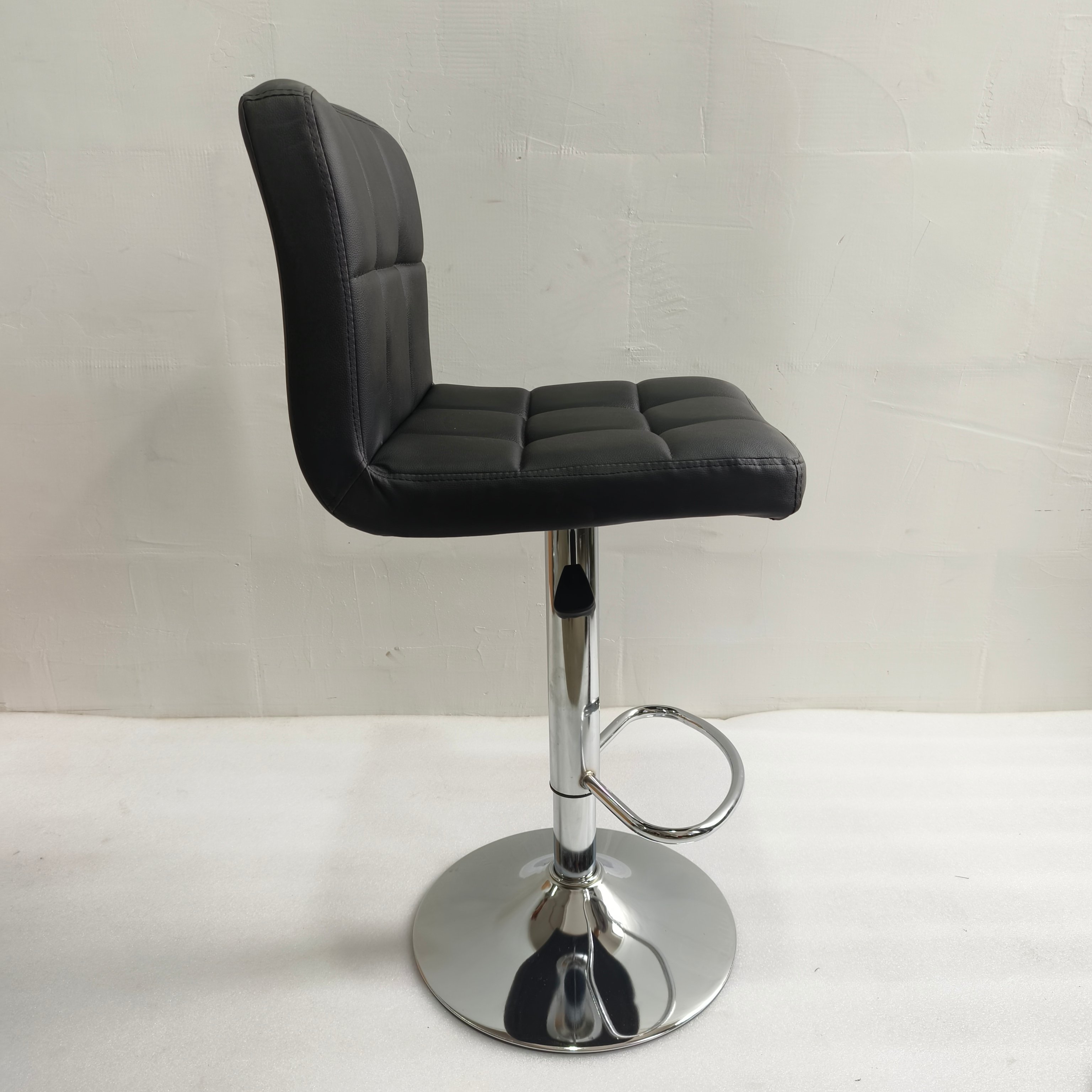 A102 Customized Color Bar Stools Metal Base Height Adjustable Swivel Leather Bar Chairs for Kitchen