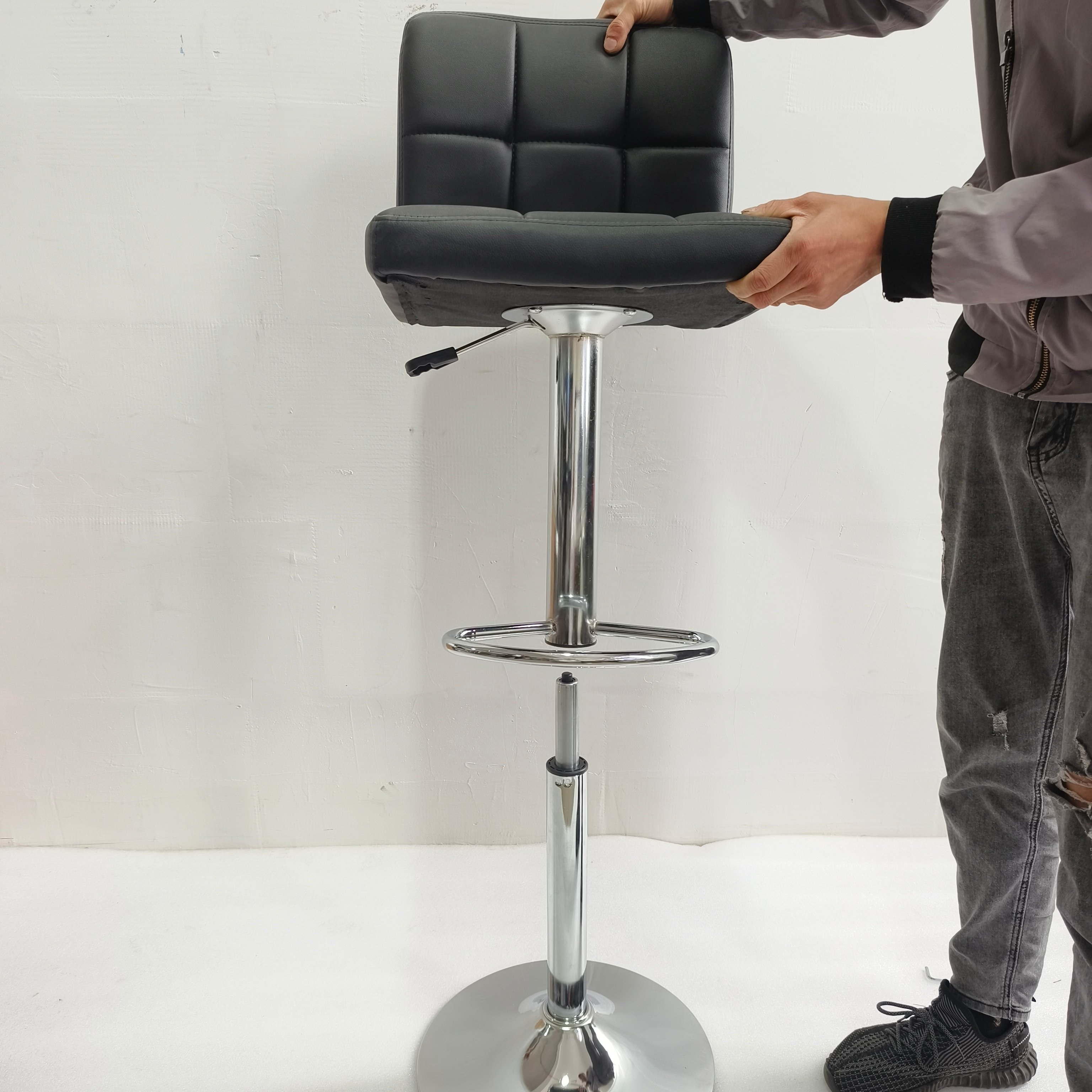 A102 Customized Color Bar Stools Metal Base Height Adjustable Swivel Leather Bar Chairs for Kitchen