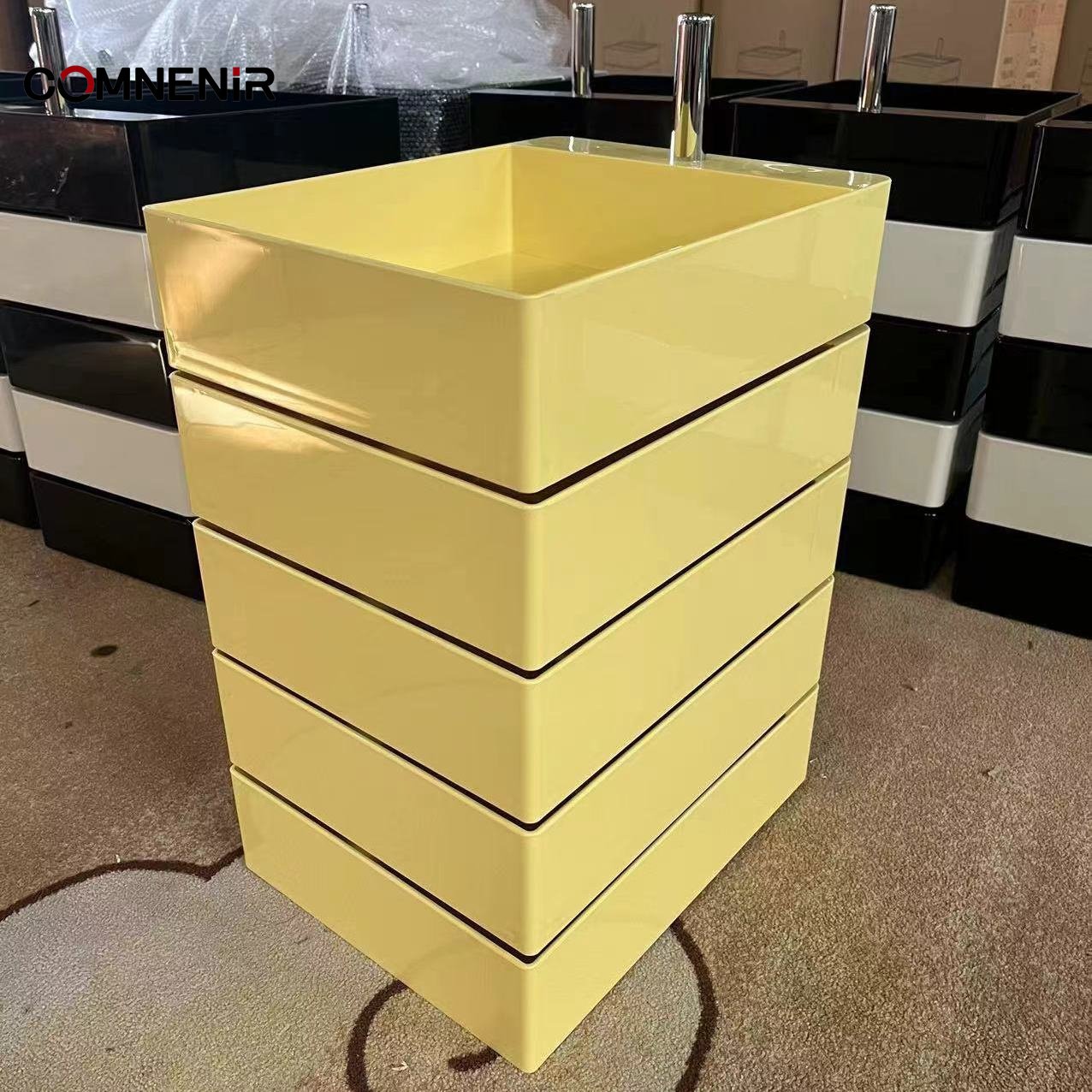 Professionnel Plastic Beauty Hair salon trolley With Doesn't Suck Hair Wheel
