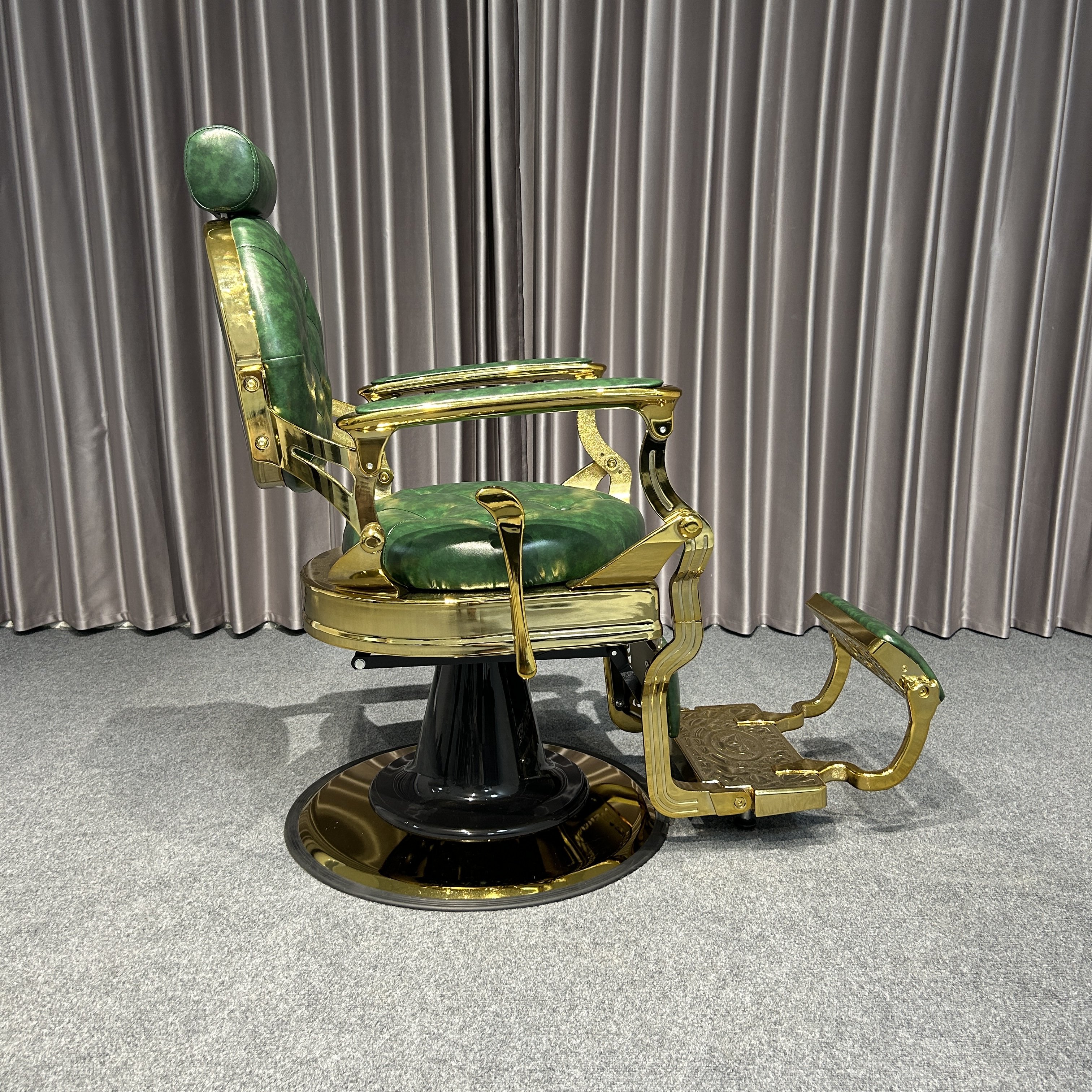 Vintage Classic Hydraulic Steel Hairdressing Chair King Styling Salon Furniture with Massage Feature Beauty Salons Barber Shops